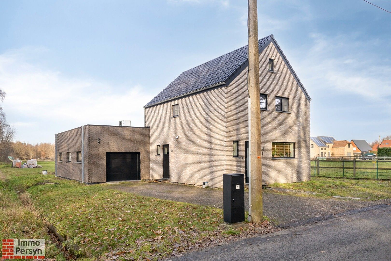 Landelijk gelegen open bebouwing op bijna 16 are. EPC A! foto 3