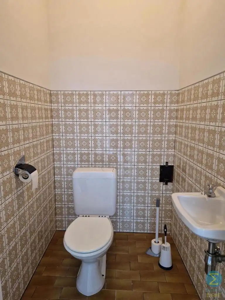 Woning met 3 slaapkamers en inpandige garage op 328m² foto 12