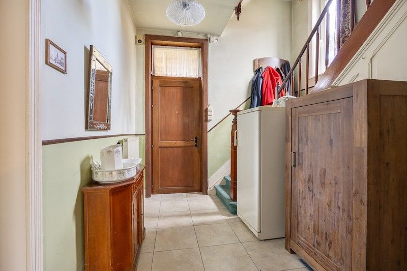 Statige renovatiewoning in charmante laan foto 8