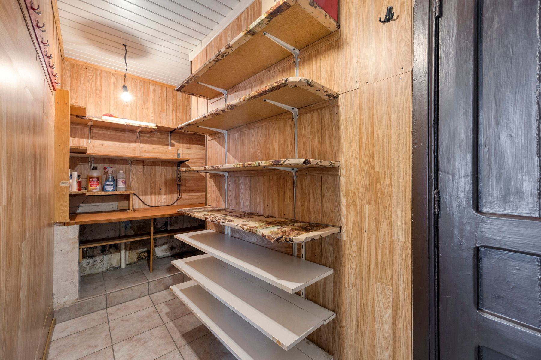 Charmante te renoveren woning met tuin foto 17