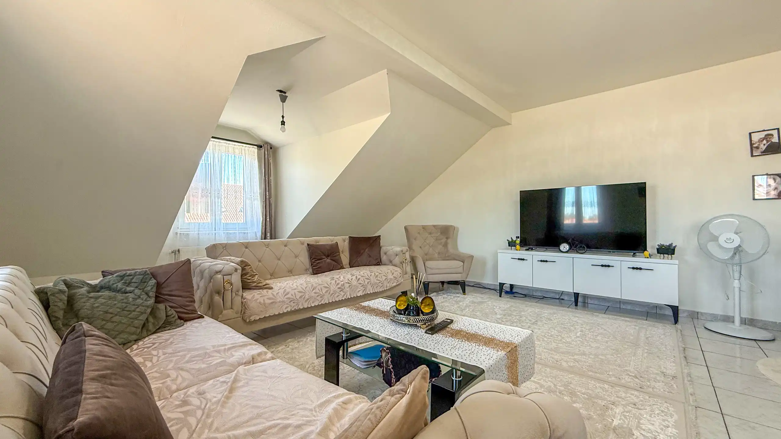 Instapklaar appartement met 2 slpks, balkon, tuin + parking! foto 3