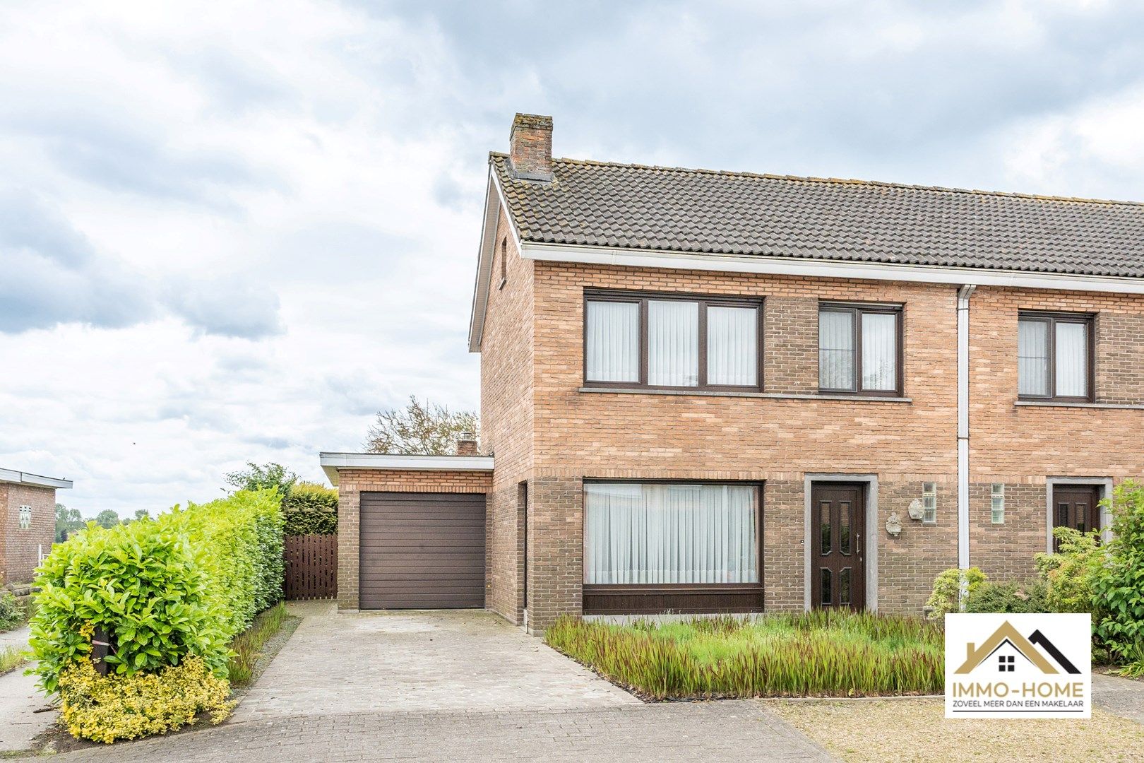 Op te frissen woning in groene woonwijk te Lochristi  foto 1