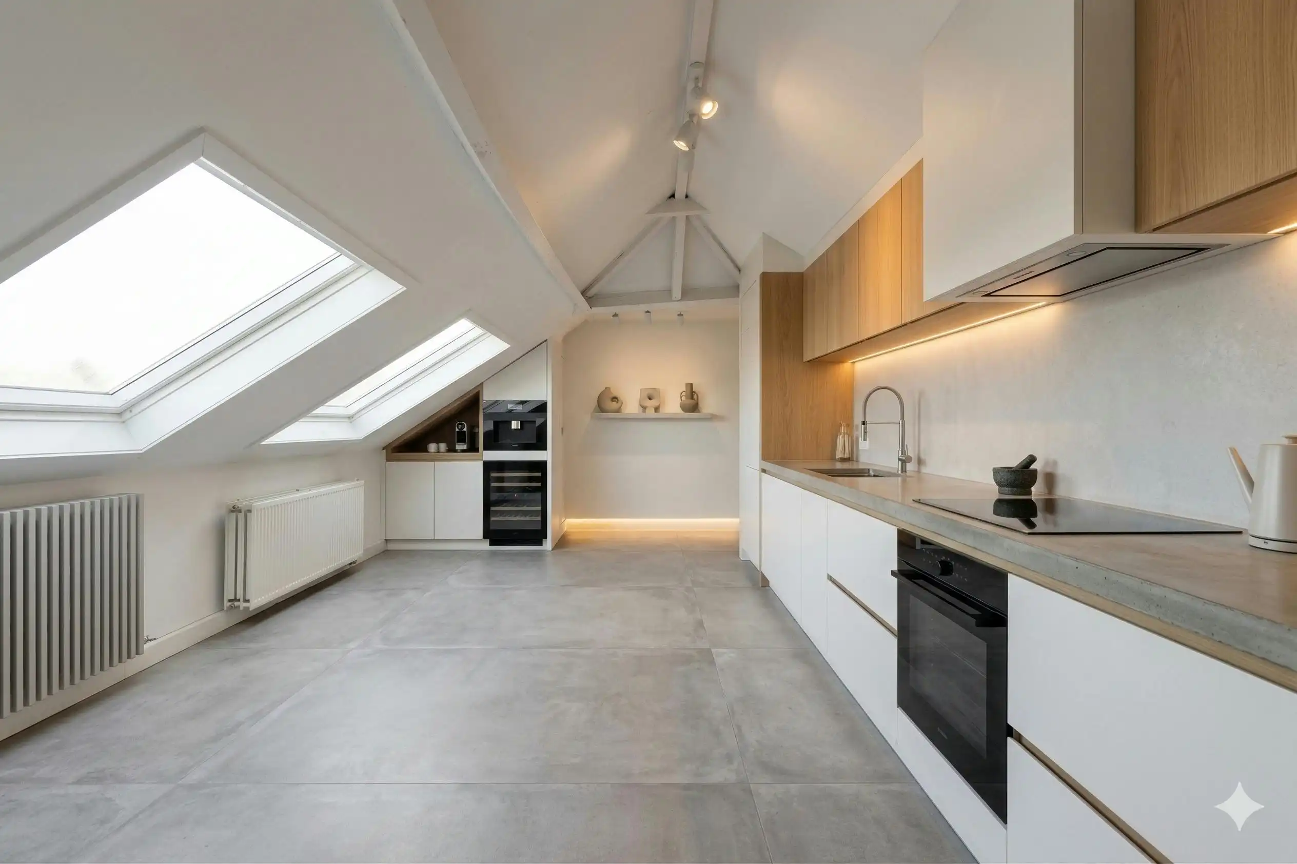 Te renoveren appartement te koop in hartje Kortrijk! foto 6