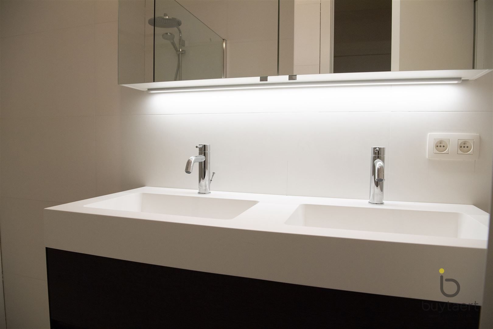 Beleef luxe, comfort en energiezuinigheid in een karaktervolle architectuur. foto 16