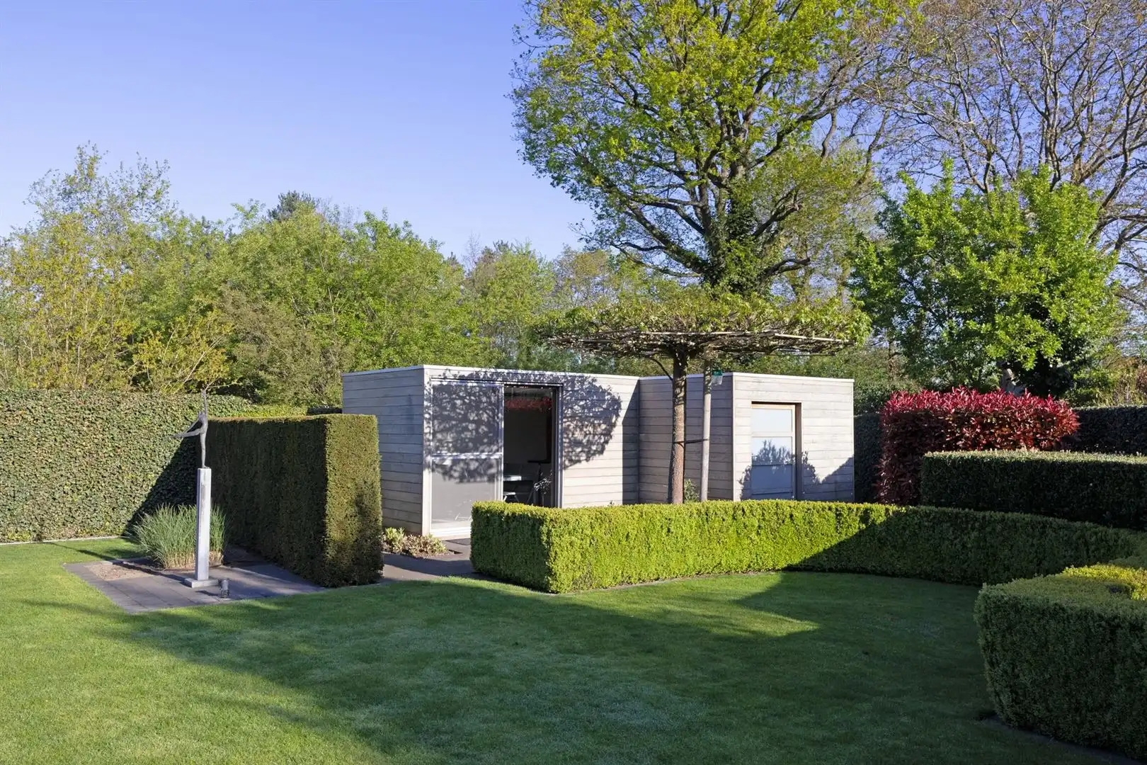 Goed onderhouden villa nabij het centrum foto 23