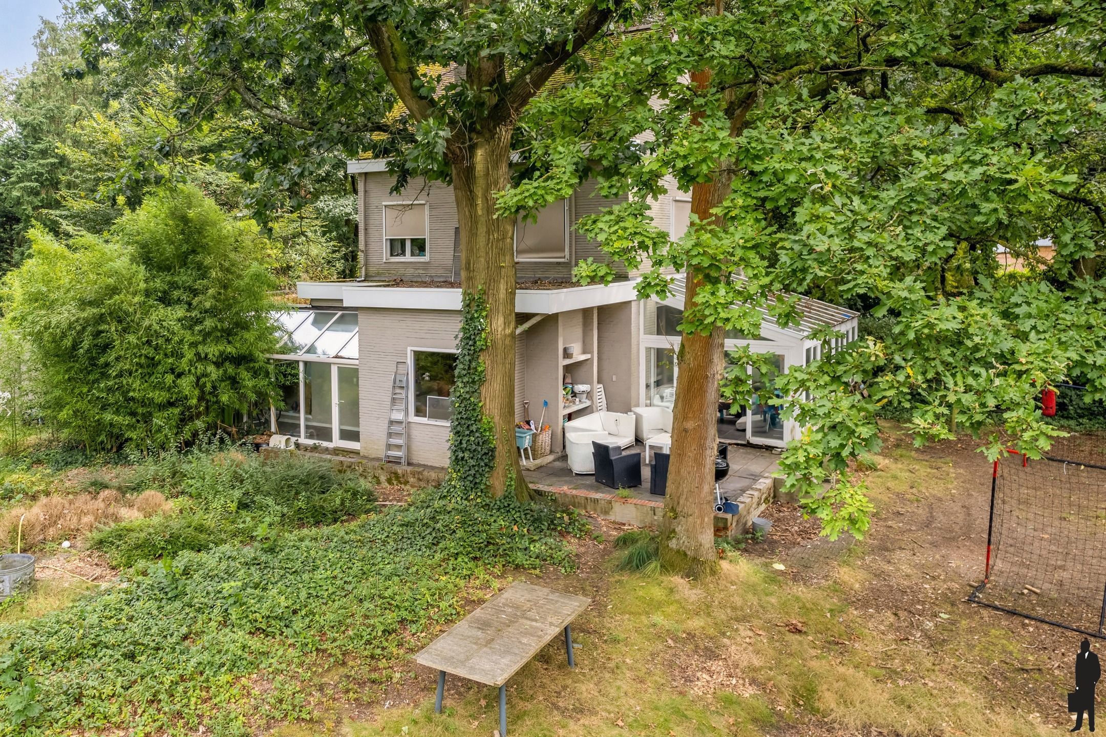 In 'Koningshof' gelegen - te renoveren - karaktervolle villa op een hoekperceel van ca. 2898m² welke volledige privacy garandeert. foto 25