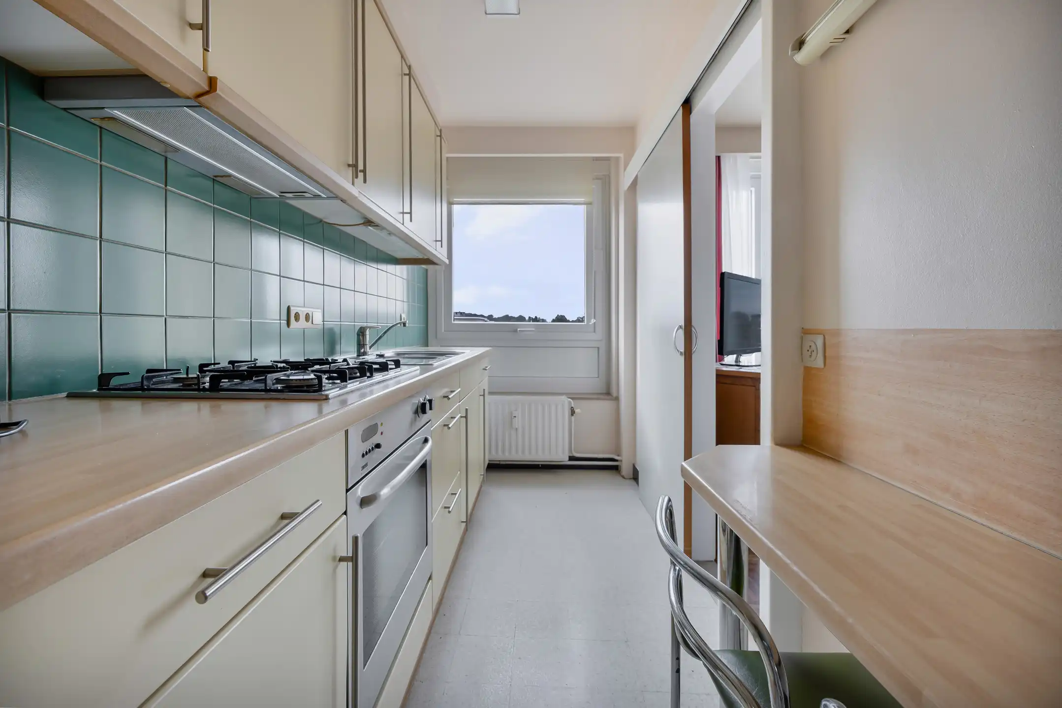 Appartement met 2 slaapkamers en terras op goede locatie foto 7