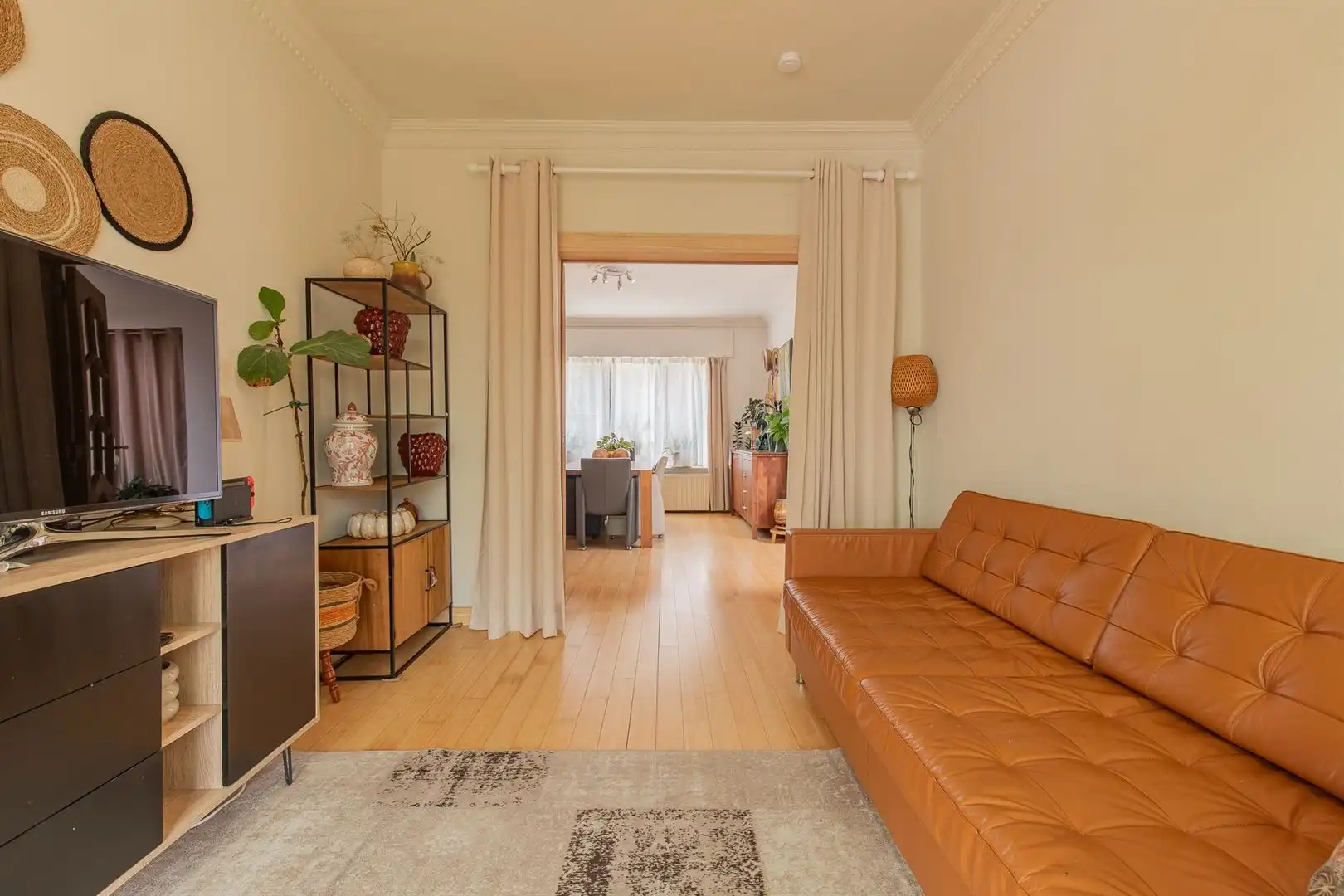 Volledig gerenoveerde woning met zwemvijver en ruime garage foto 6
