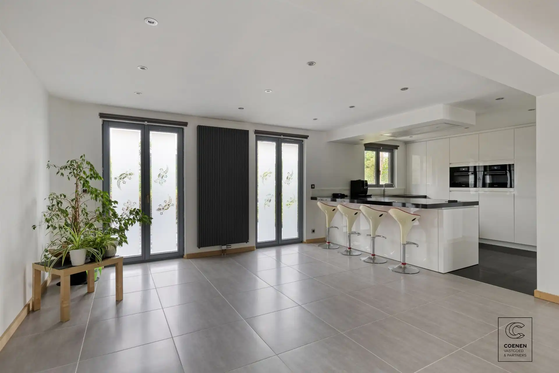 Charmante villa van 424 m² met 4 slpks, royale garage en tuin! foto 7