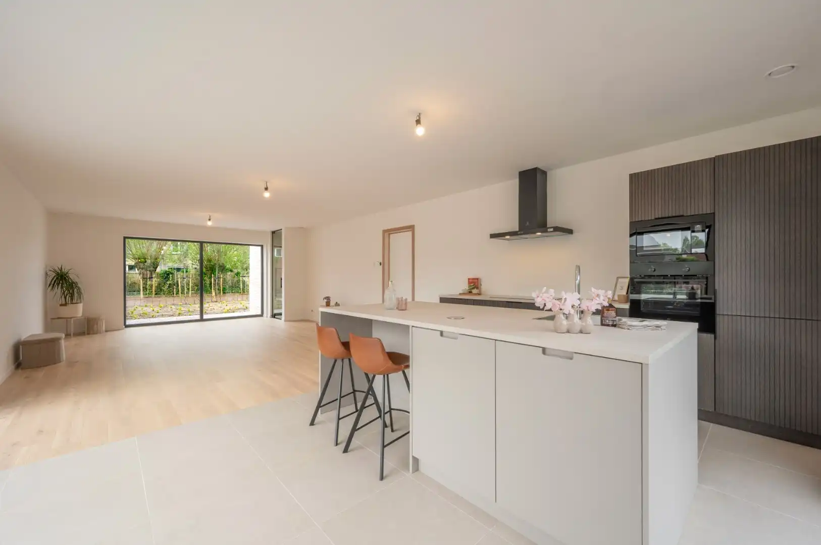 Wonen in alle rust, unieke koopkans midden het centrum in Sijsele (Damme). foto {{pictureIndex}}