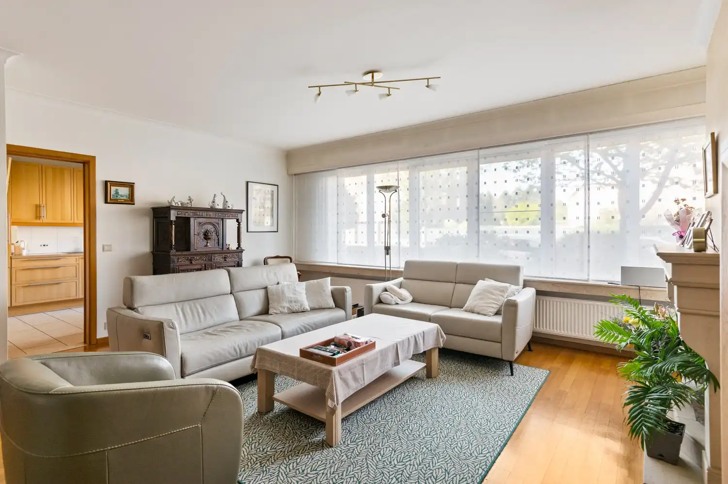 Uniek gelijkvloers appartement met 3 slaapkamers, inpandige garagebox met oprit alsook inpandige staanplaats en tuin in Borsbeek. foto 8