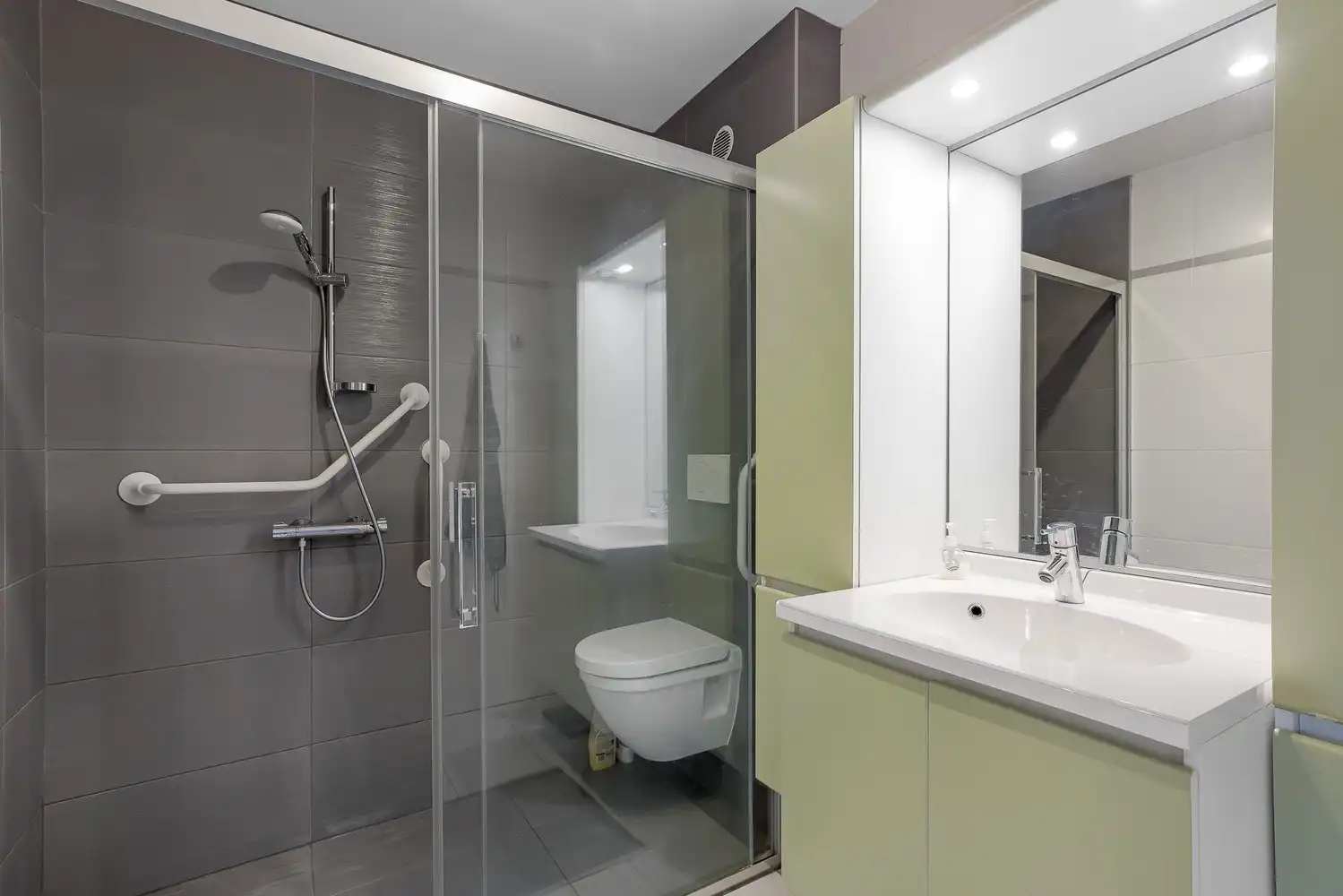 Instapklaar appartement met 2 slpkrs foto 14