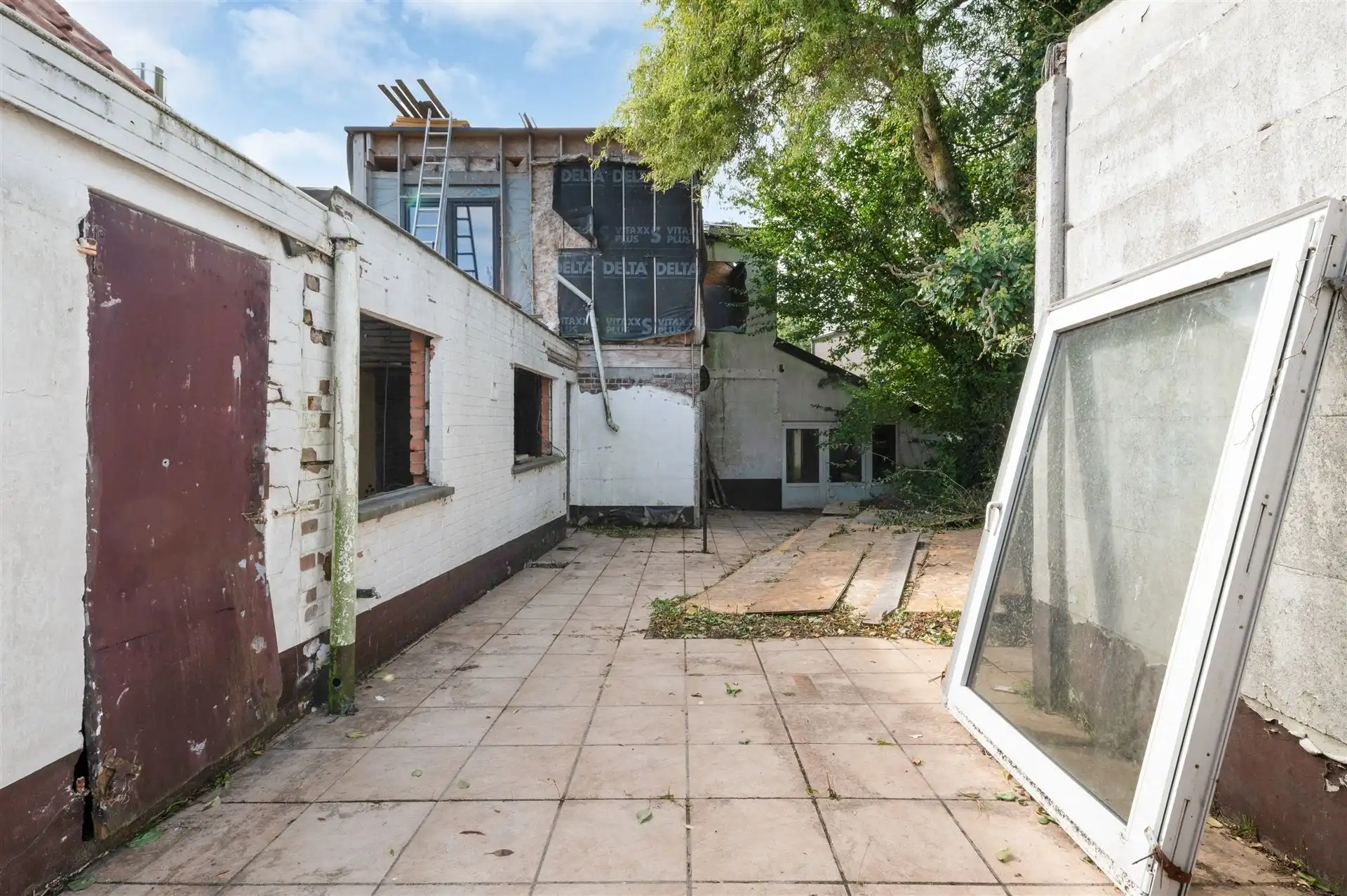 Renovatiepand met veel potentieel in Heurne! foto 9