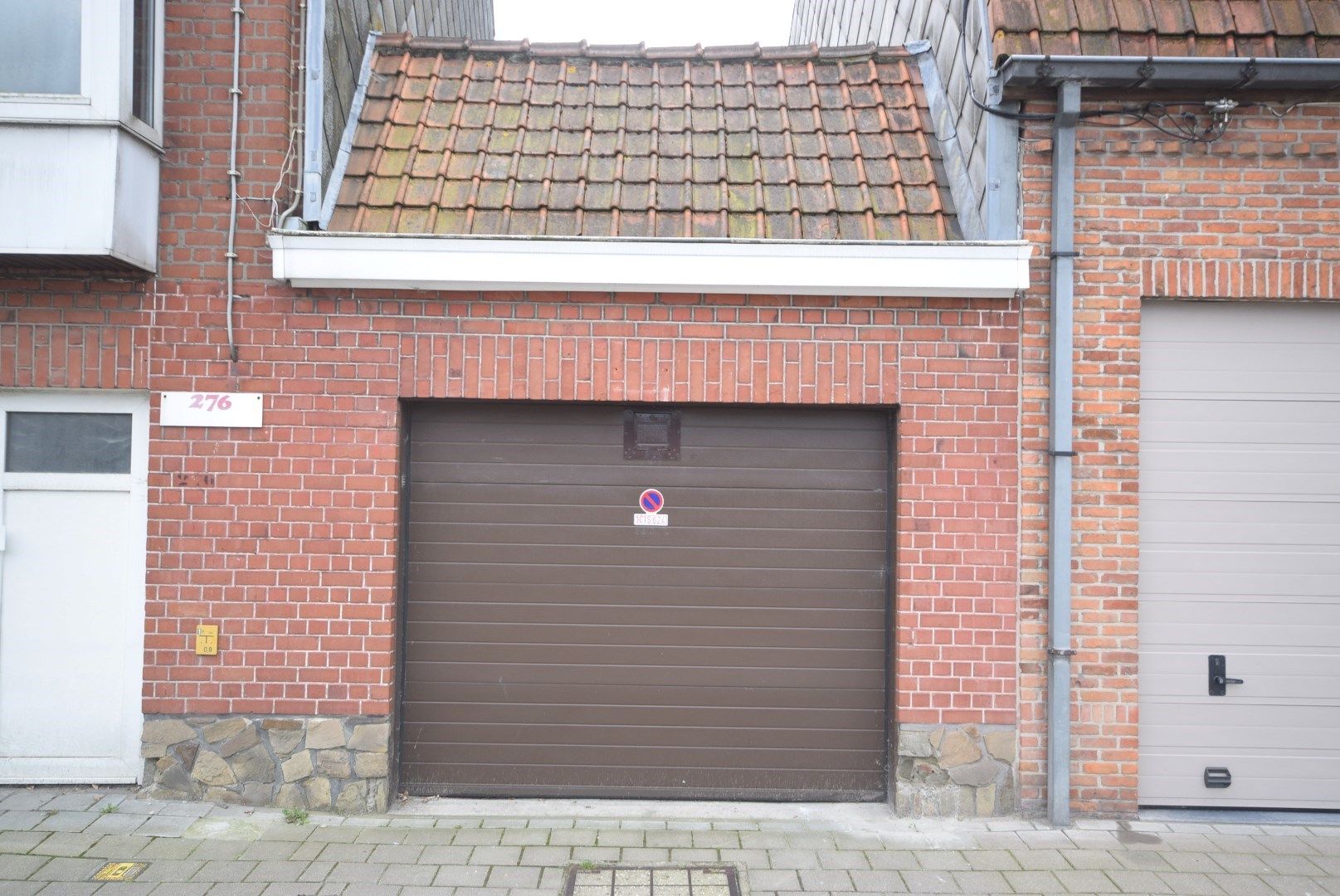 GARAGE foto {{pictureIndex}}