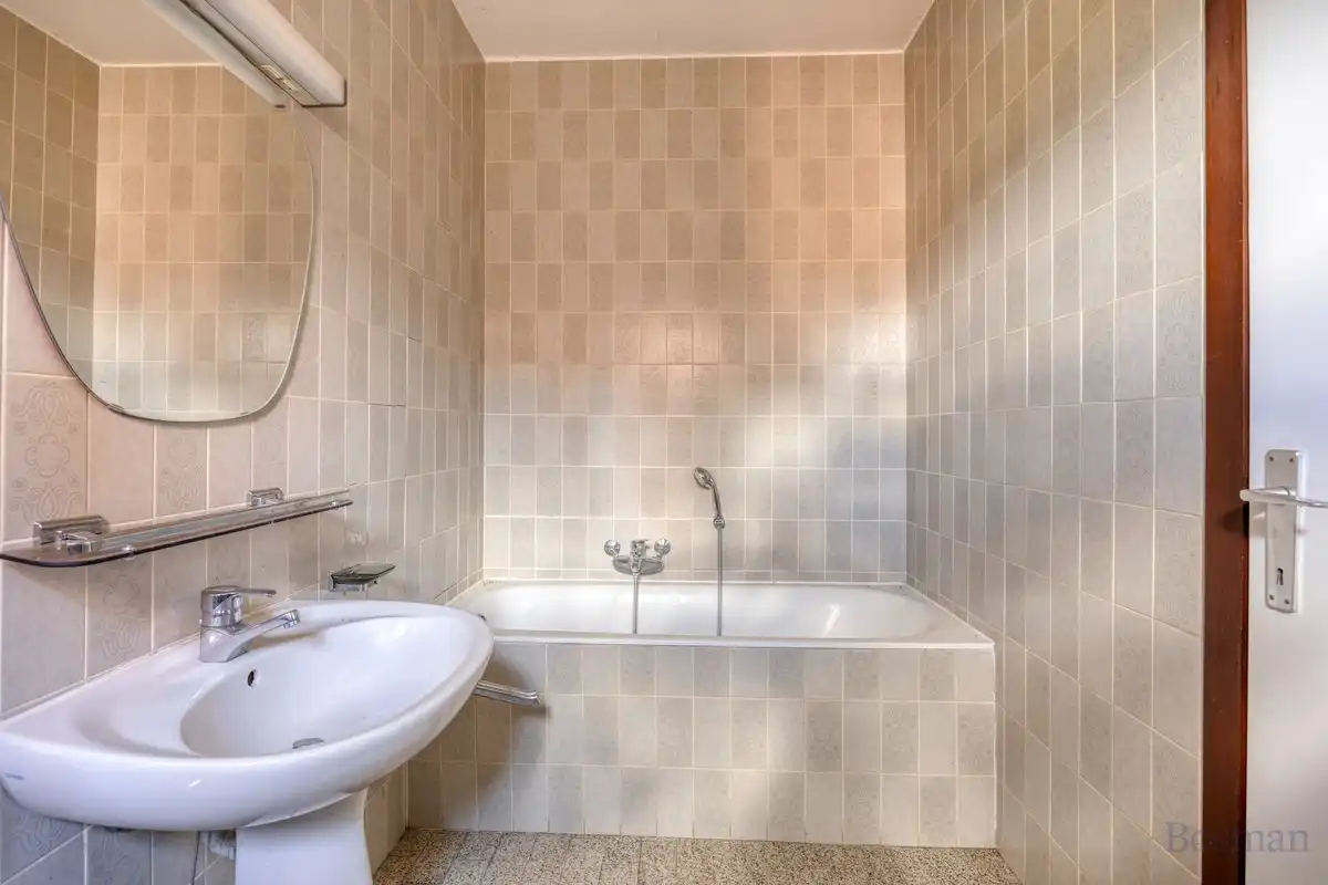 Te renoveren woning met 5 garageboxen te koop in Ham foto 10