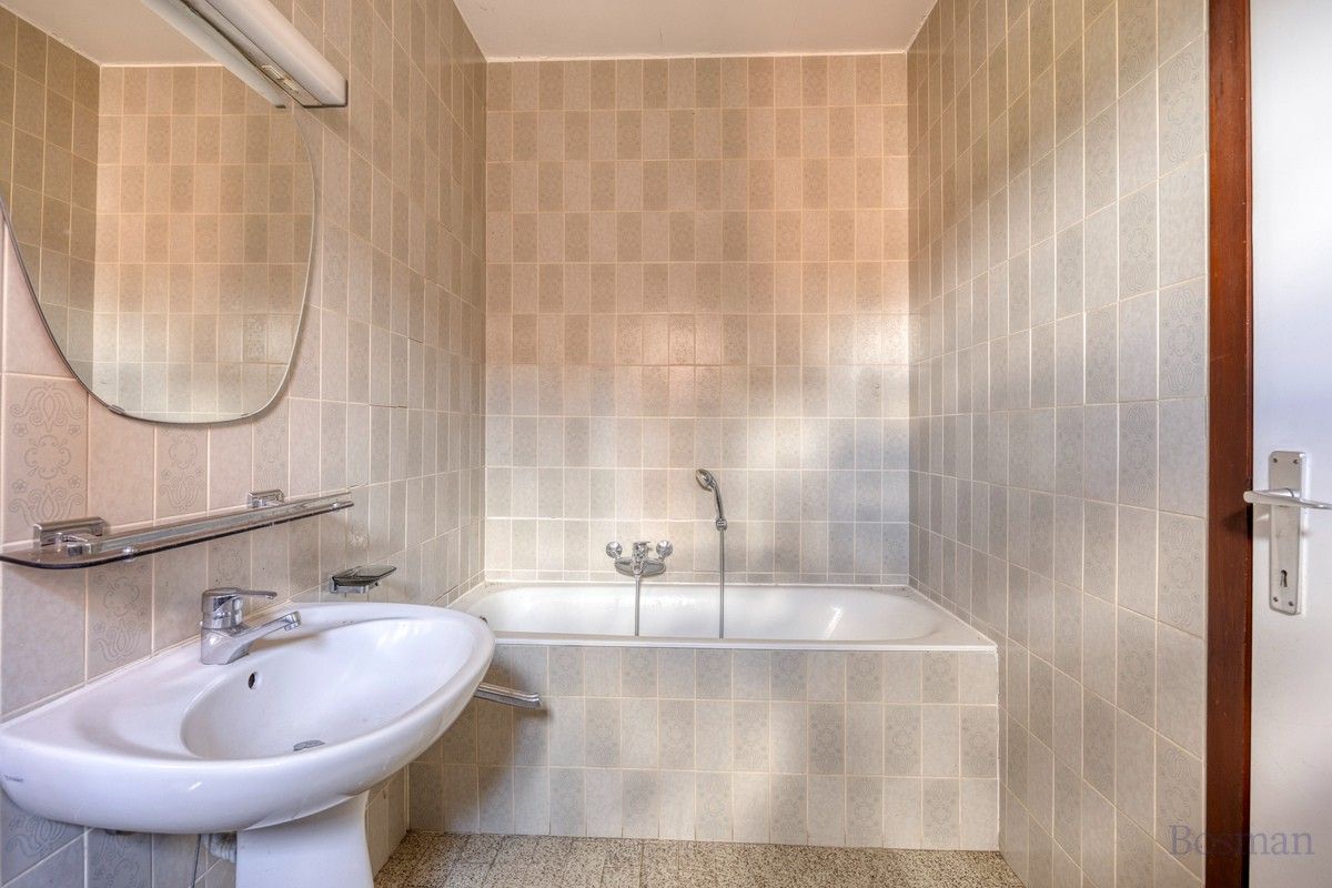 Te renoveren woning met 5 garageboxen te koop in Ham foto 10