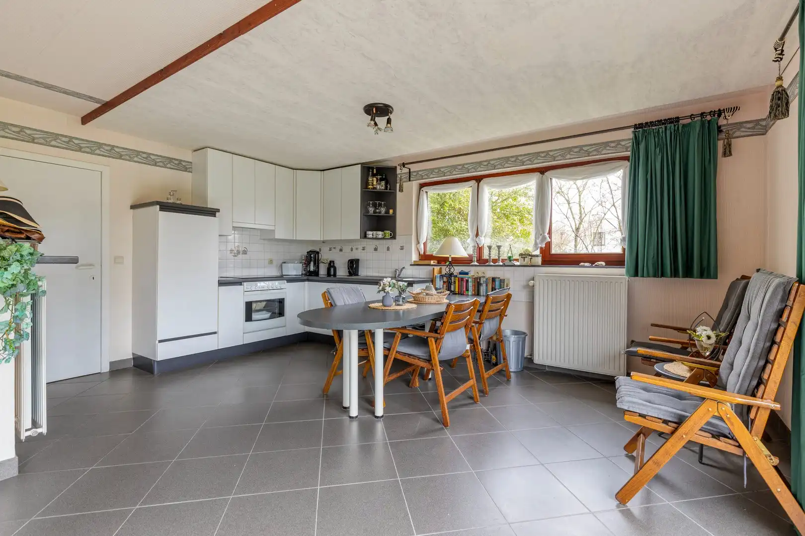 Ruim gelijkvloers appartement met grote tuin in een residentiële wijk ! foto 19