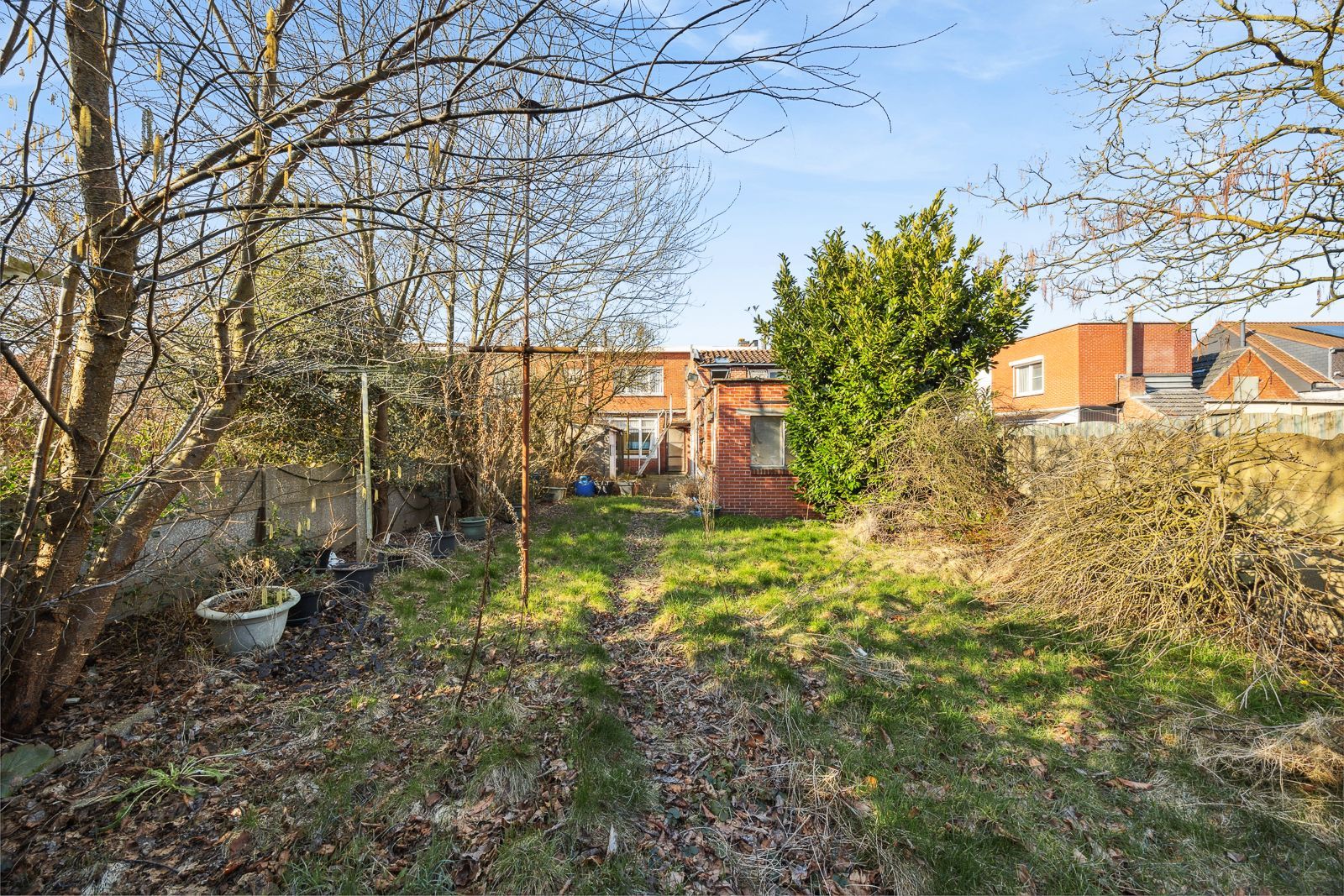 Ruime woning met renovatiepotentieel, garage en zuid tuin in Putte-Kapellen. foto 21