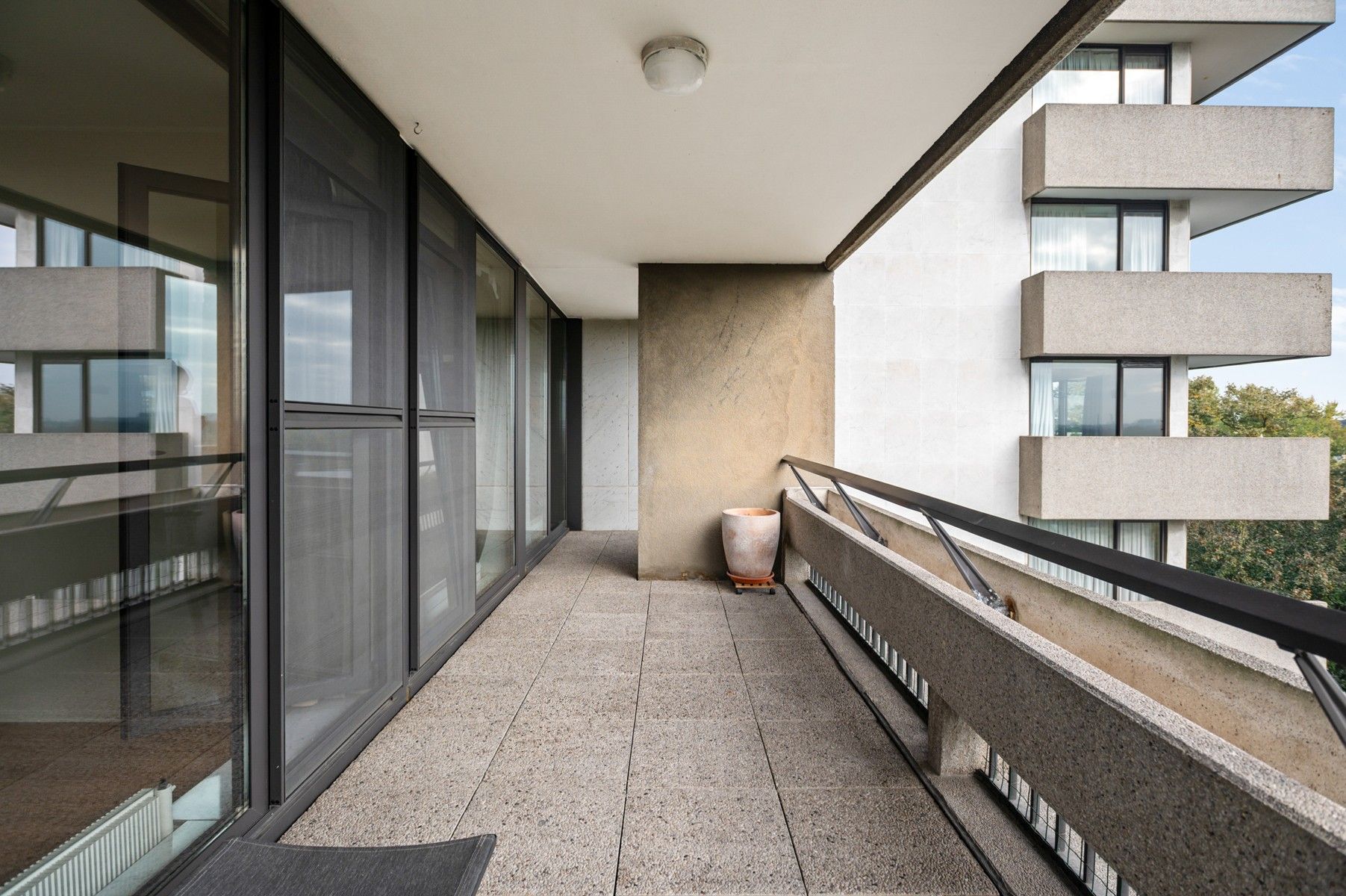 Gezellig, volledig gerenoveerd en instapklaar appartement 121m² + 26m² terras foto 8