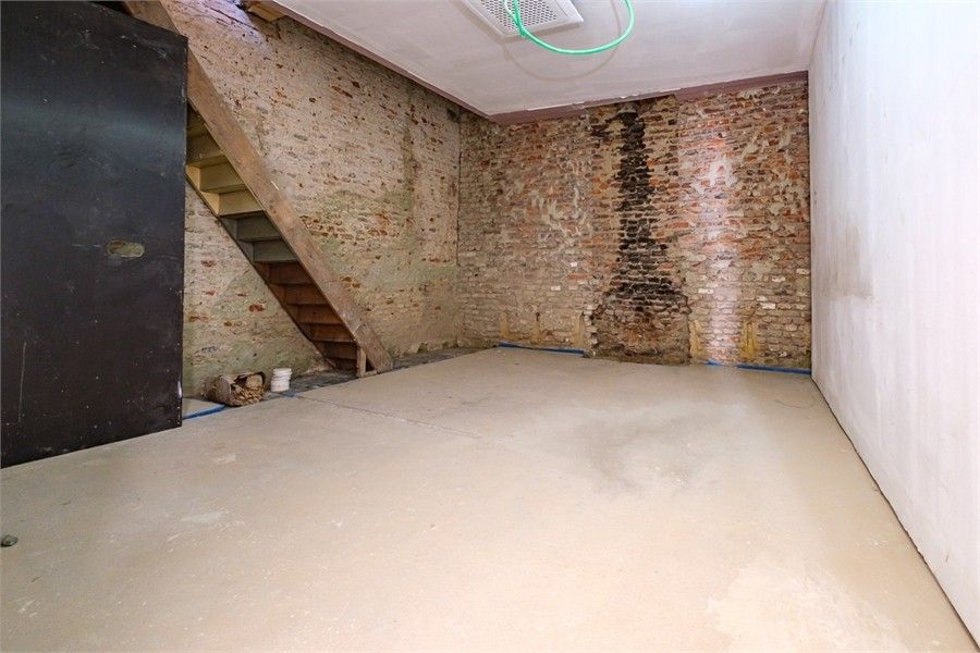 KNAP HANDELSPAND MET VEEL MOGELIJKHEDEN IN HET STADSCENTRUM VAN SINT-TRUIDEN foto 9