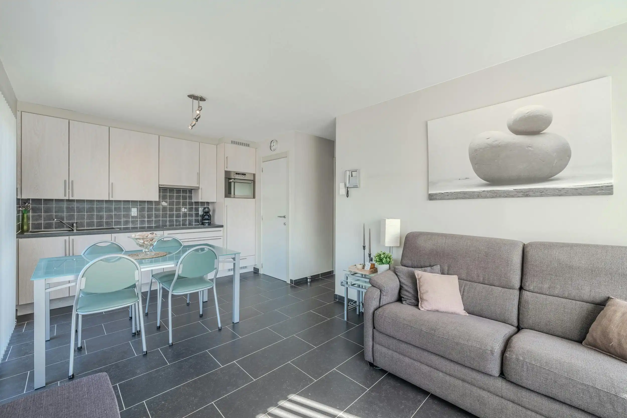 Lichtrijk hoekappartement met twee slaapkamers in het centrum! foto 17