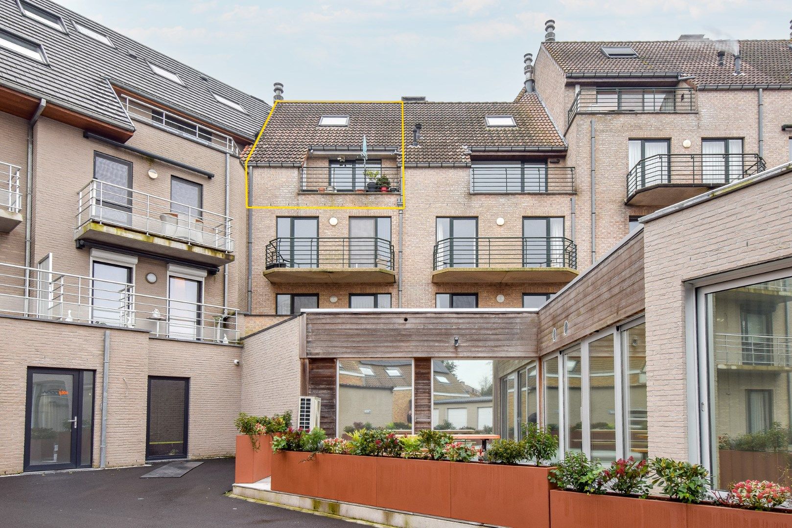 Centraal gelegen duplex met 4 slaapkamers foto {{pictureIndex}}