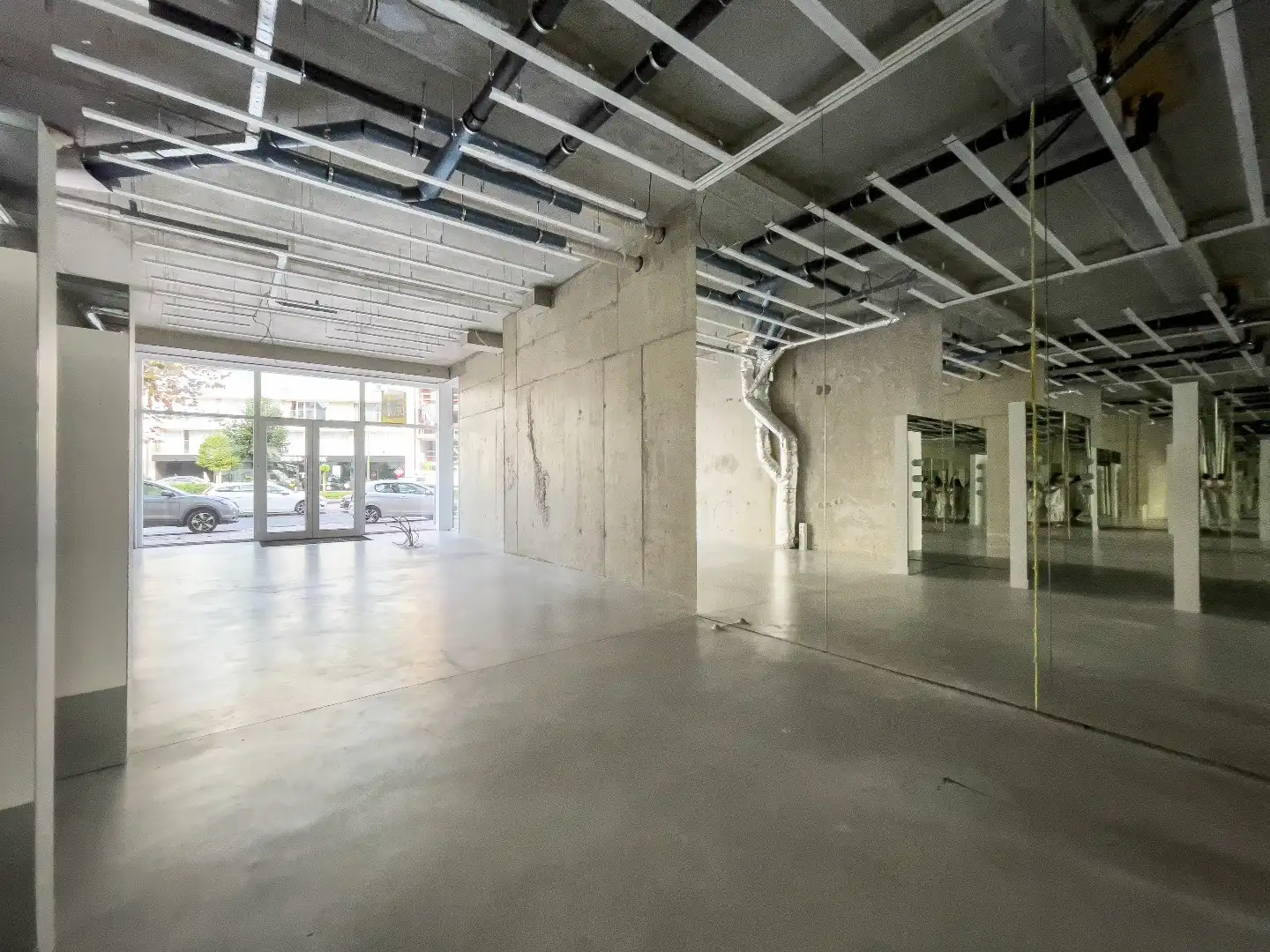 Exclusief gelegen winkelpand op het Driehoeksplein te huur. foto 6