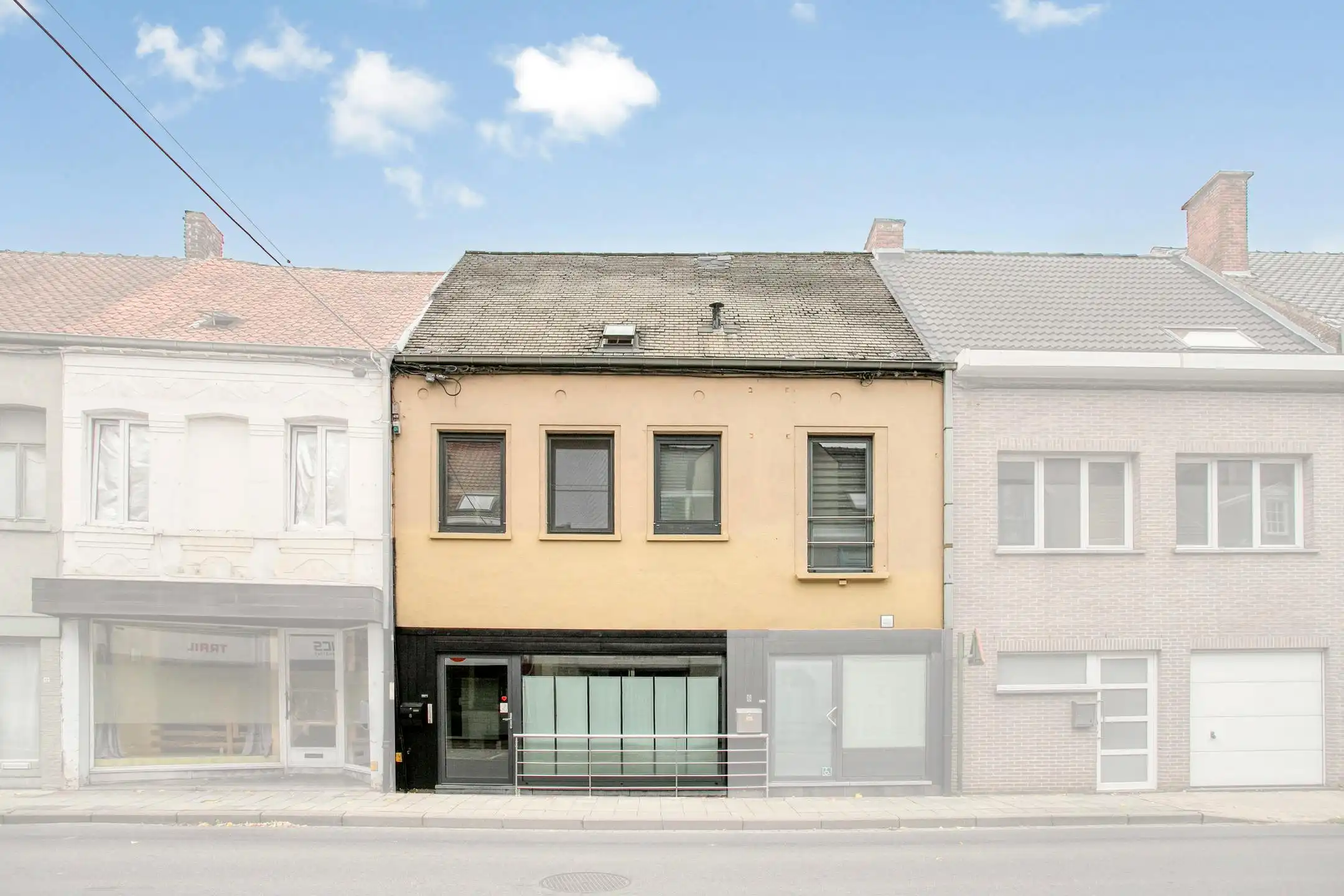 Instapklare woning met 3 slaapkamers te koop in Wevelgem!  foto {{pictureIndex}}