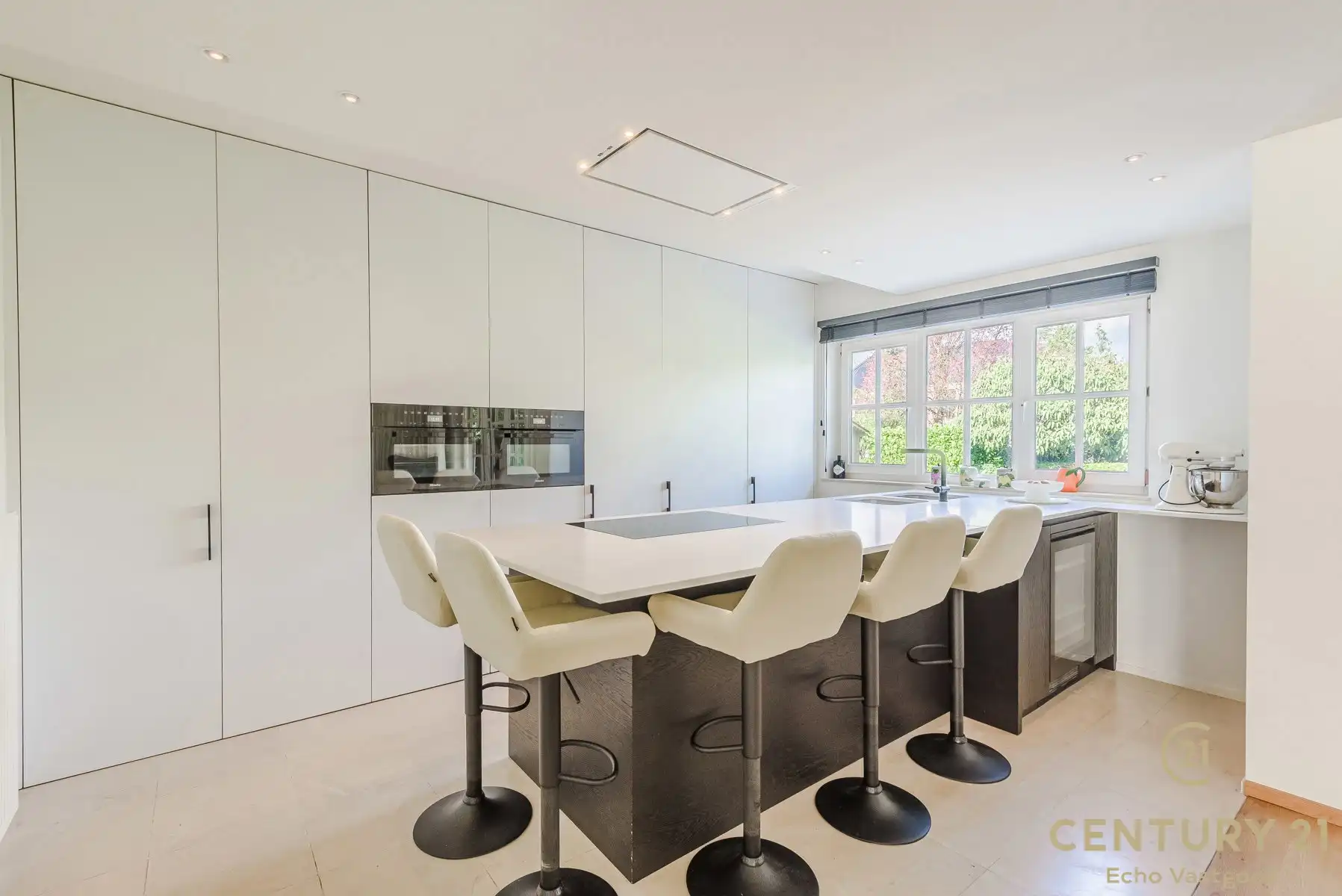 Ruime, gerenoveerde, energiezuinige villa met zwembad foto 10