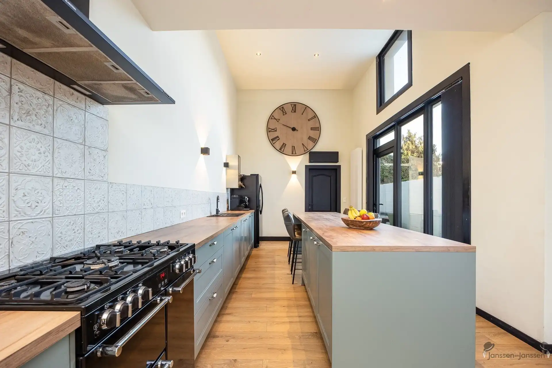 Instapklare, volledig gerenoveerde exclusieve gezinswoning in het hart van Ekeren foto 5