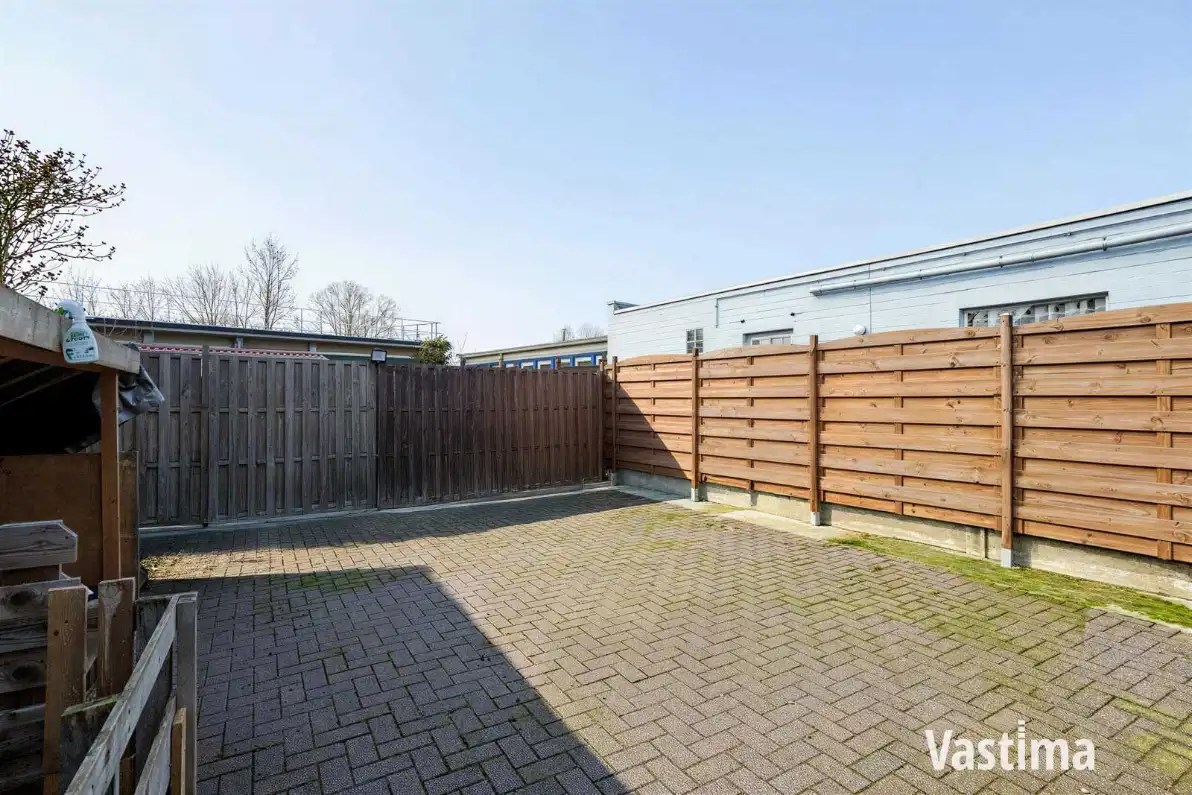Uniek pand bestaande uit 2 woongelegenheden, garage en buitenruimte foto 32