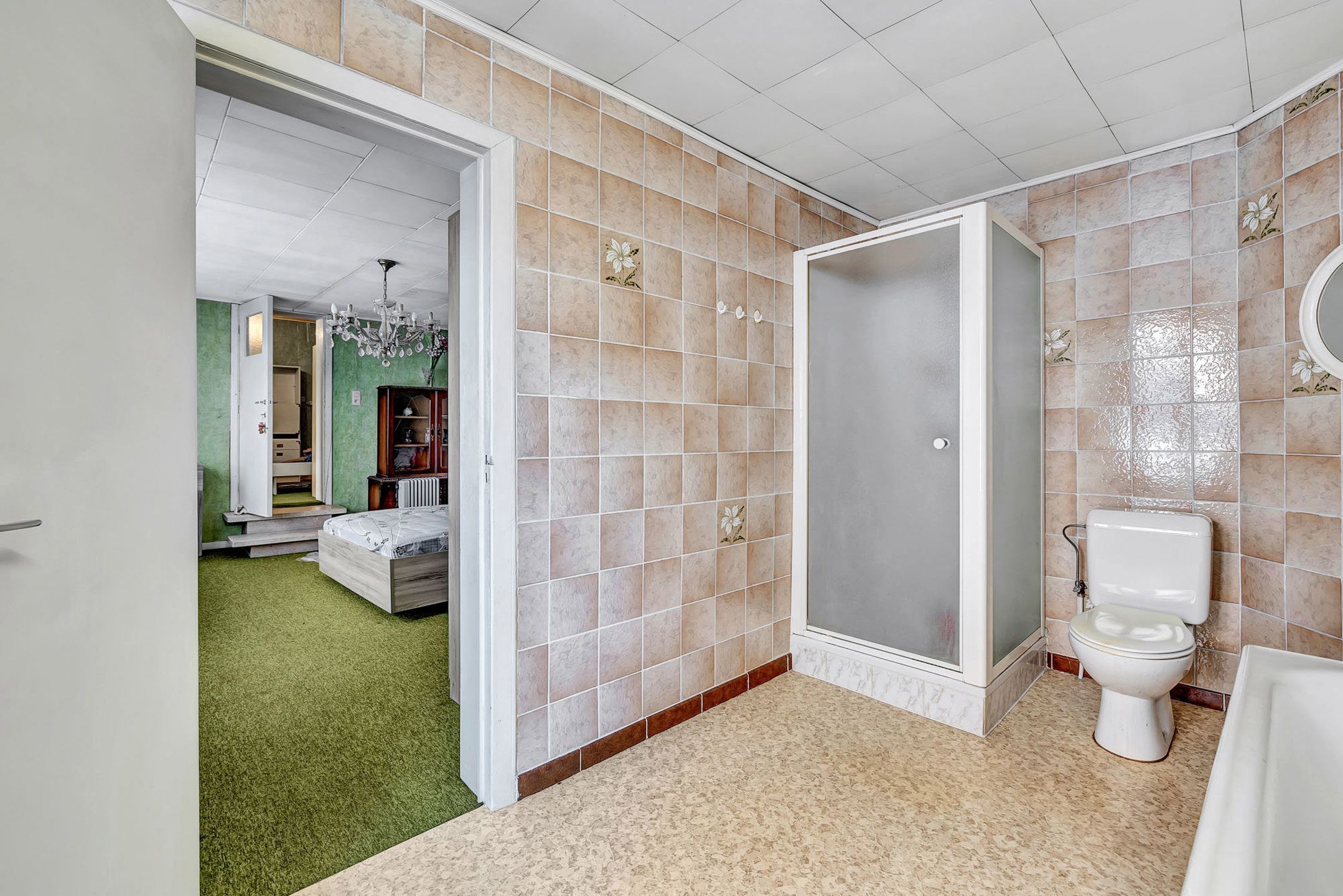 Te renoveren woning met ruime garage en tuin foto 15