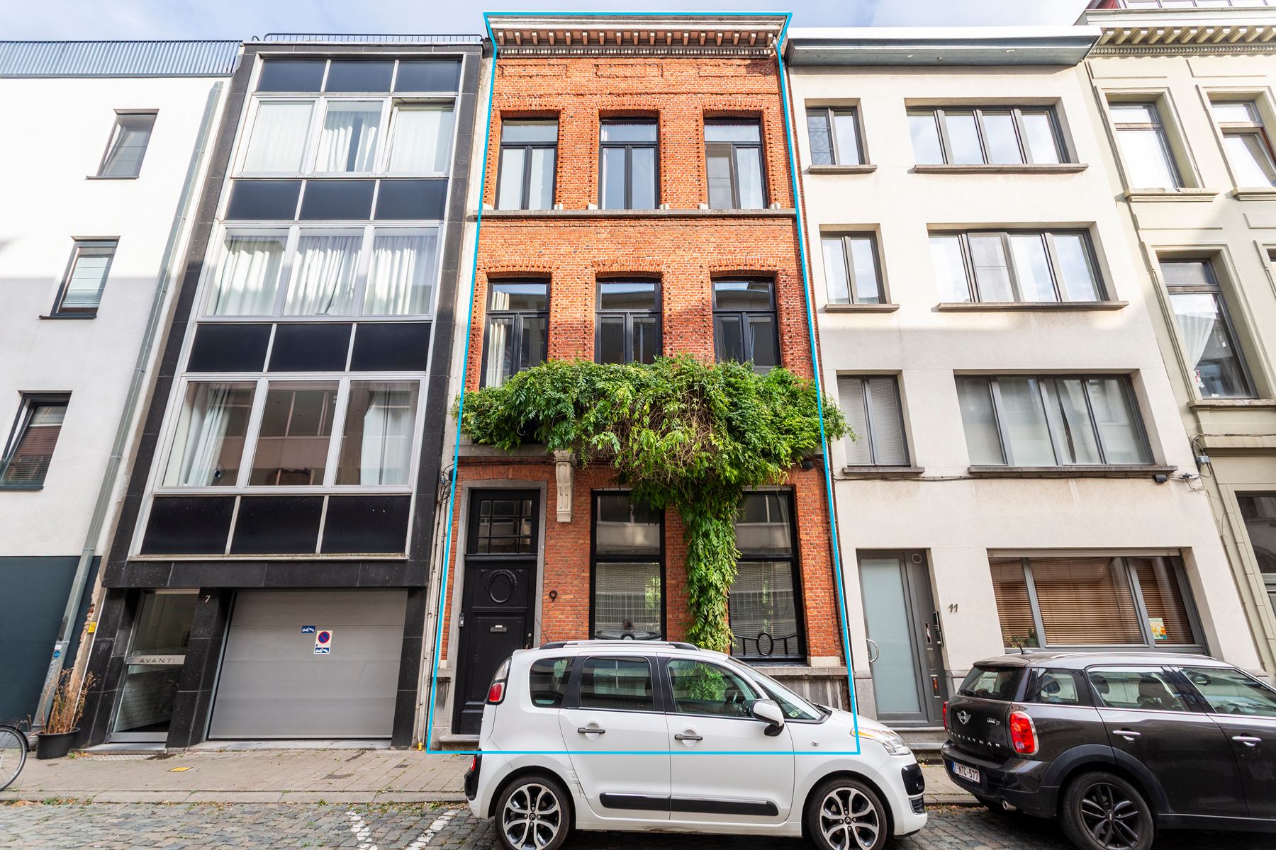 Stijlvol herenhuis met tuin in de Harmoniewijk Antwerpen foto {{pictureIndex}}