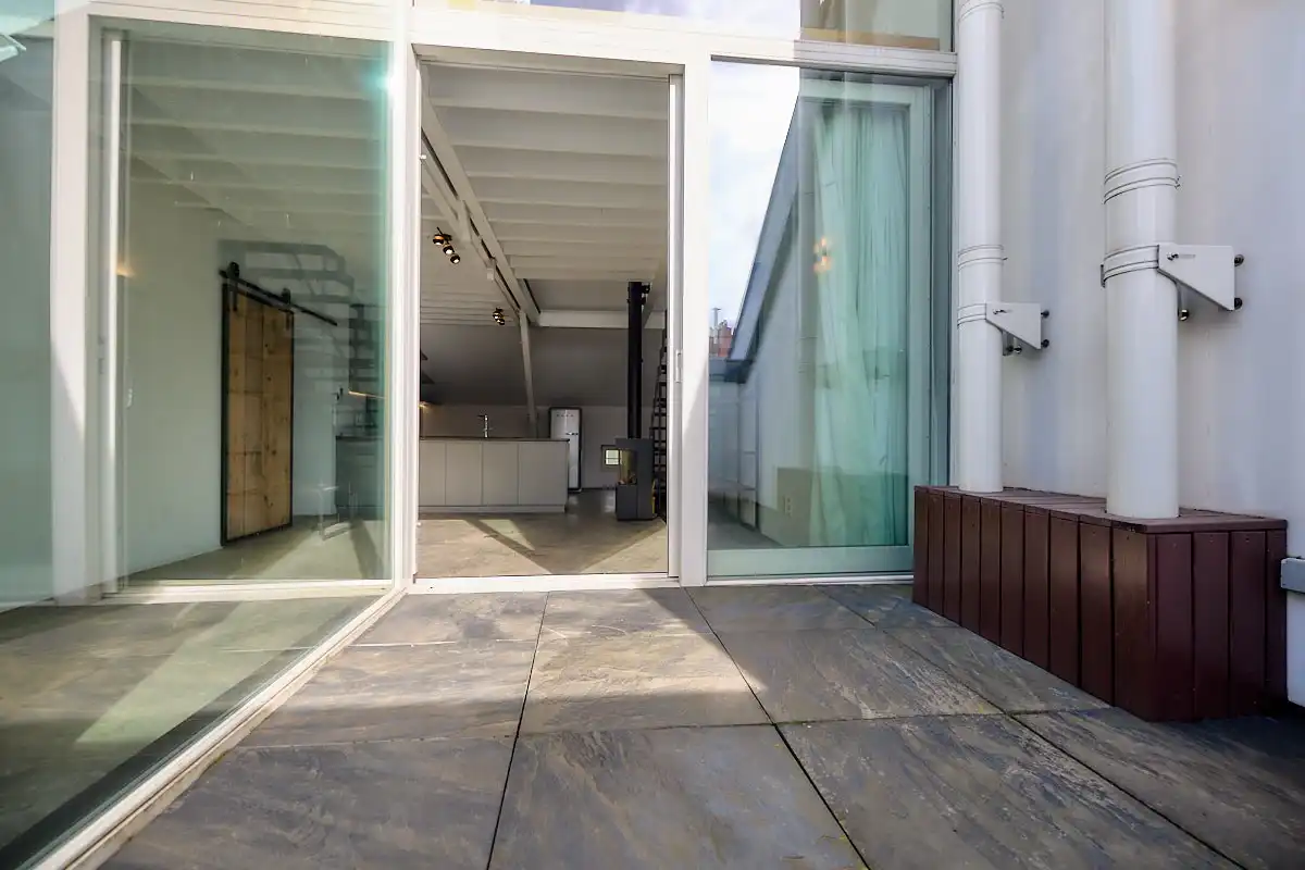 Exceptioneel en luxueus gerenoveerd 19e eeuws duplex dakappartement midden in de binnenstad. foto 4