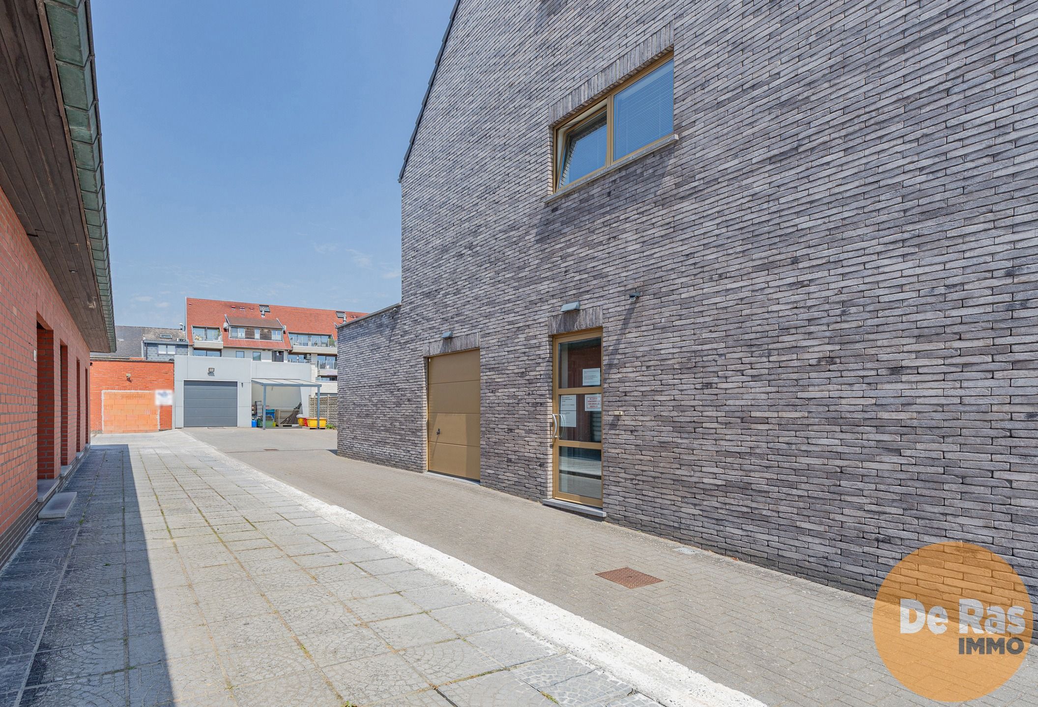 NIEUWERKERKEN - Recent gebouw met magazijn foto 35