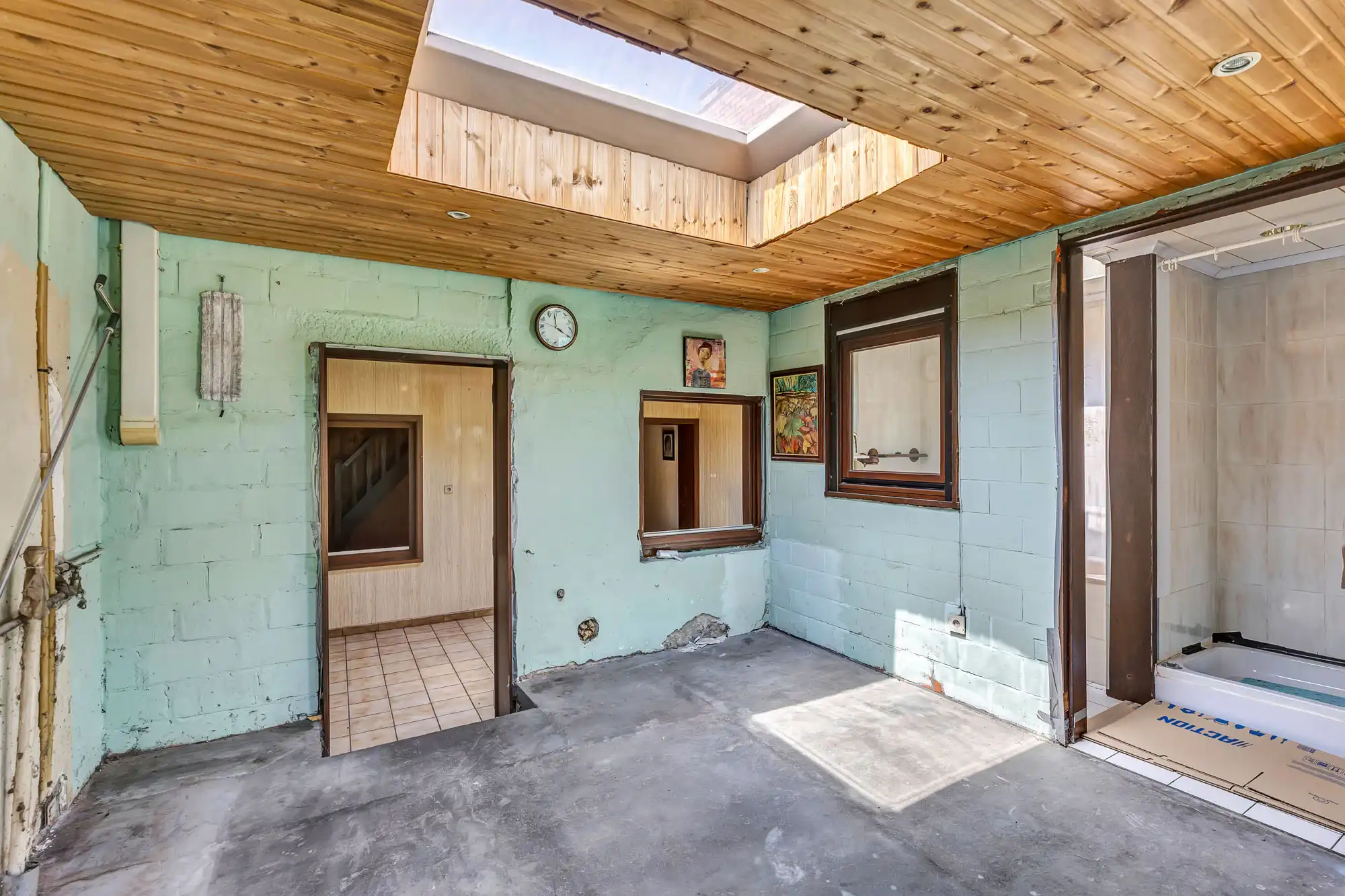 Te renoveren woning met garage en tuin foto 6