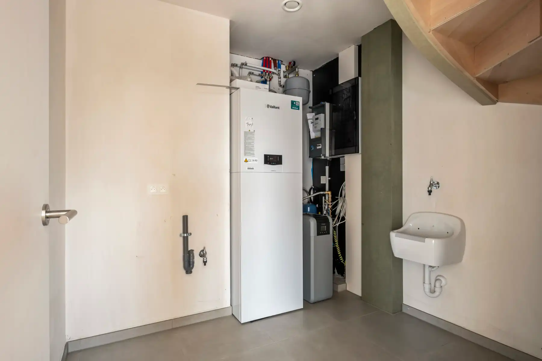 Ruime energiezuinige woning met open zicht te Gistel. foto 8