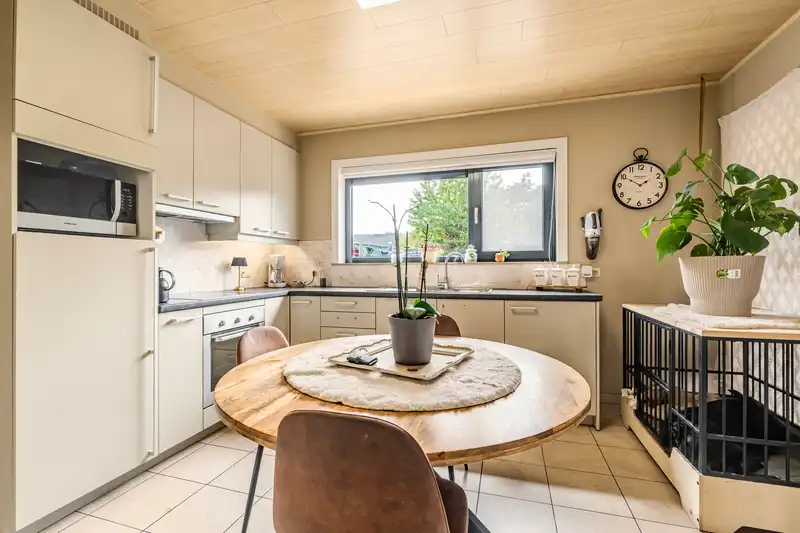 Halfopen bebouwing op een prachtig perceel van 1.113m² foto 4