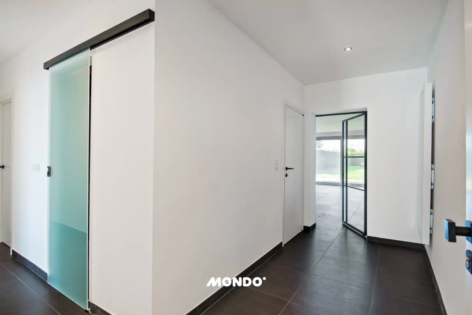 Instapklaar appartement met ruime tuin en 3 slaapkamers + Autostaanplaats!  foto 8