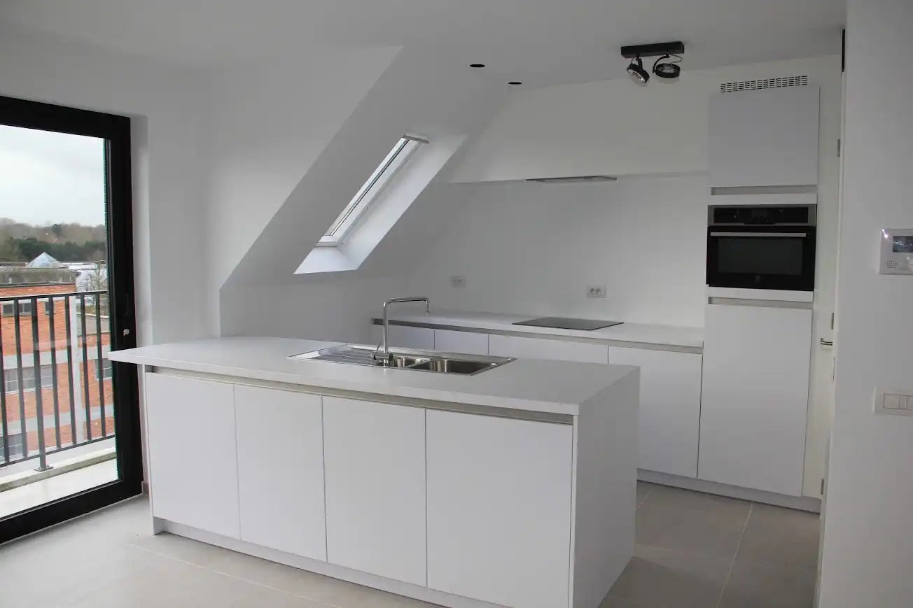 Lichtrijk duplex-appartement te huur in centrum Deinze foto 4