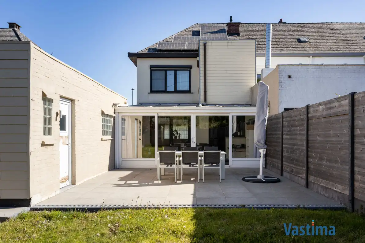 Lichtrijke halfopen bebouwing met 3 slaapkamers, tuin en garage foto 23