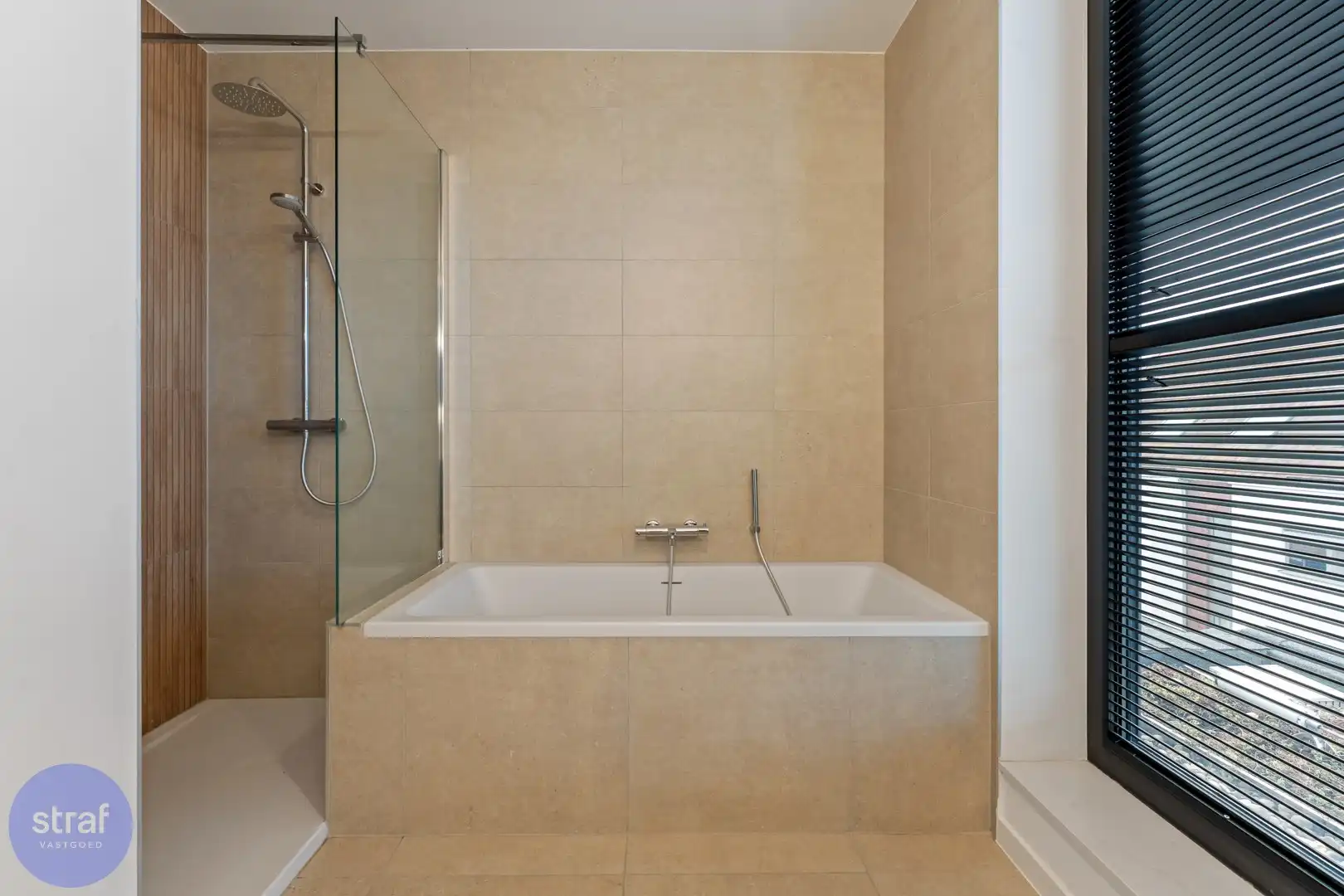 Gezellig duplexappartement met 2 slaapkamers en 2 terrassen foto 10