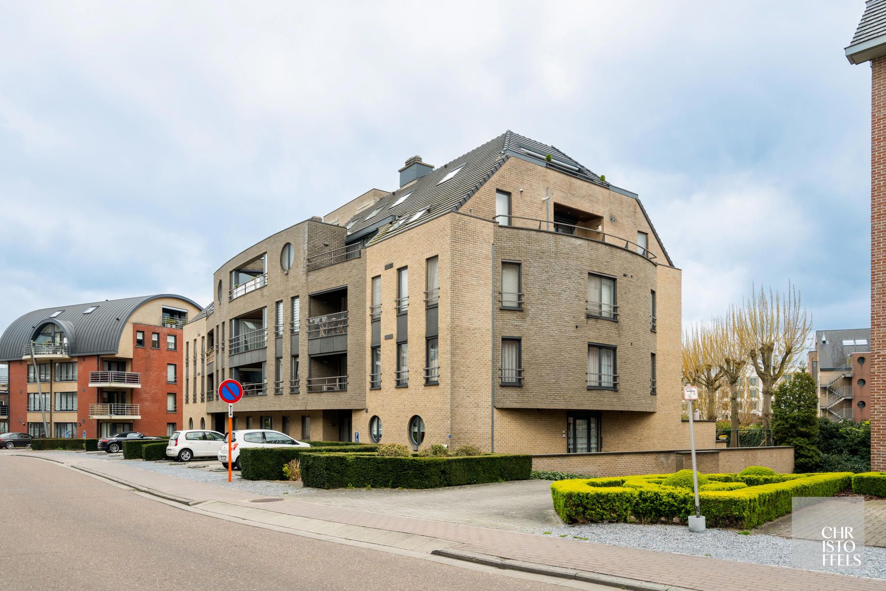 TE HUUR - Appartement met 2 slaapkamers én garagebox in het centrum van Lanaken! foto 14