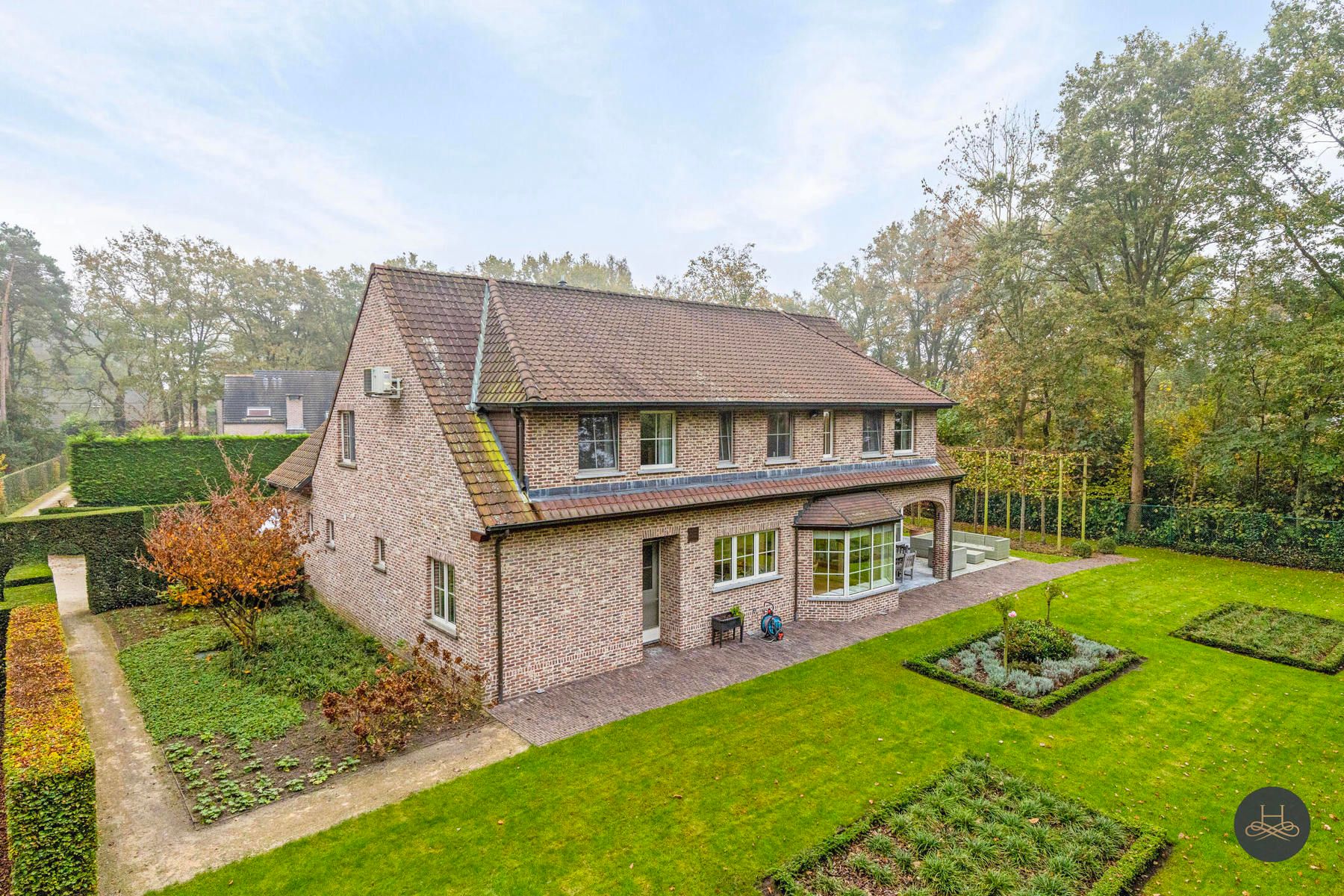 Karaktervolle villa met prachtige parktuin foto 25