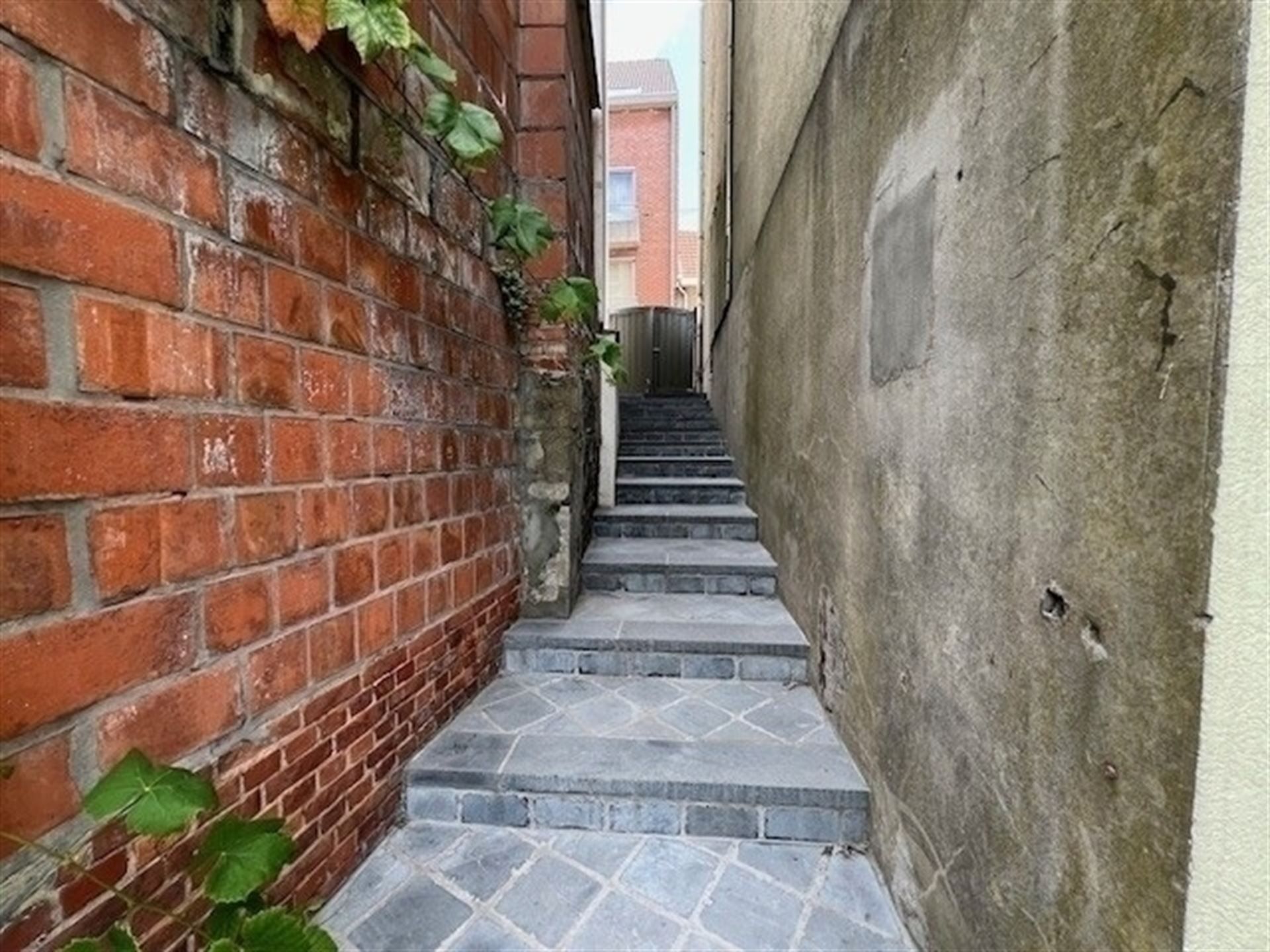 Karakterwoning met 5 slpks, autostaanplaats en grote tuin! foto 27