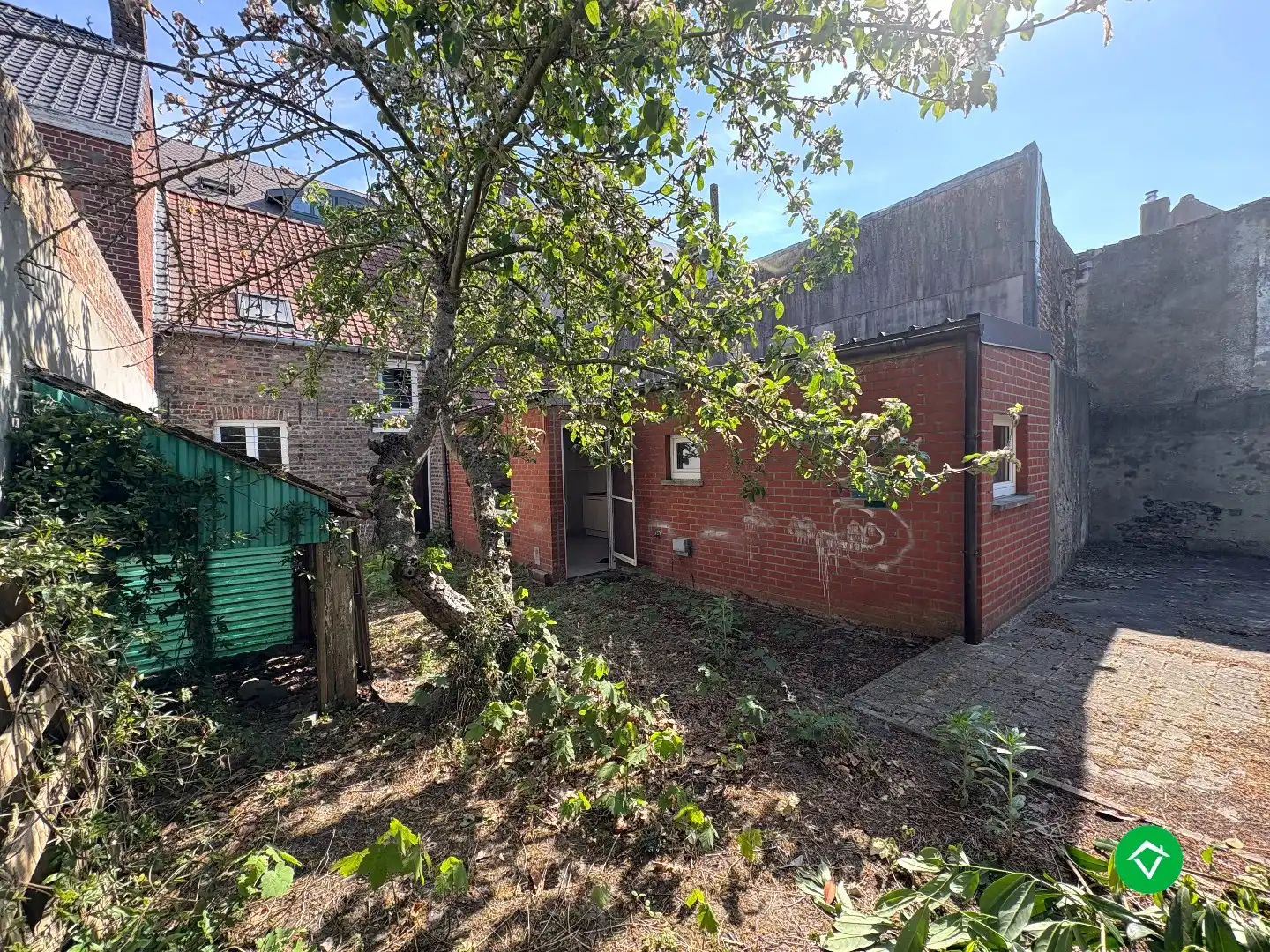 Woning met veel potentieel op een ruim perceel in het centrum van Koekelare foto 4