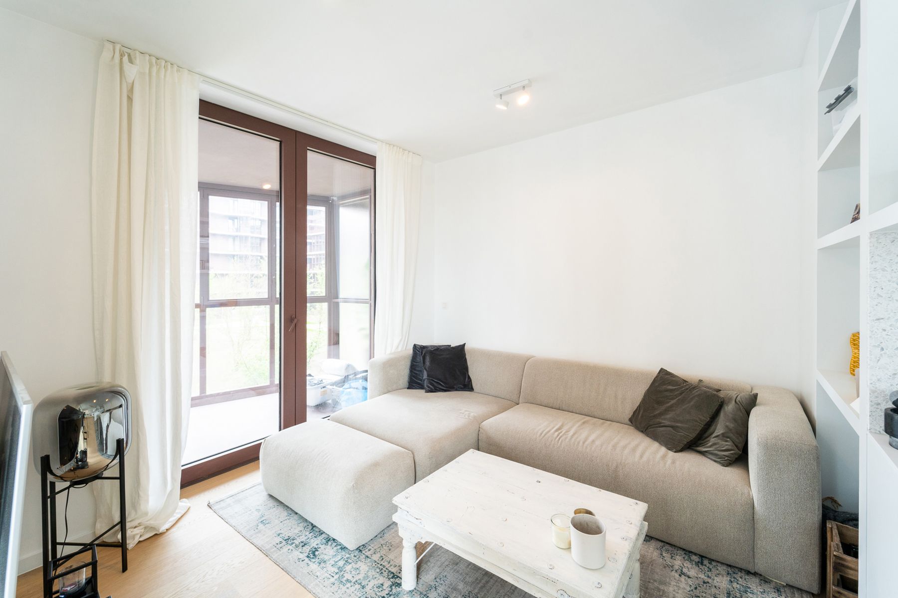 Gloednieuw bemeubeld appartement op het hippe “Nieuw zuid” foto 3