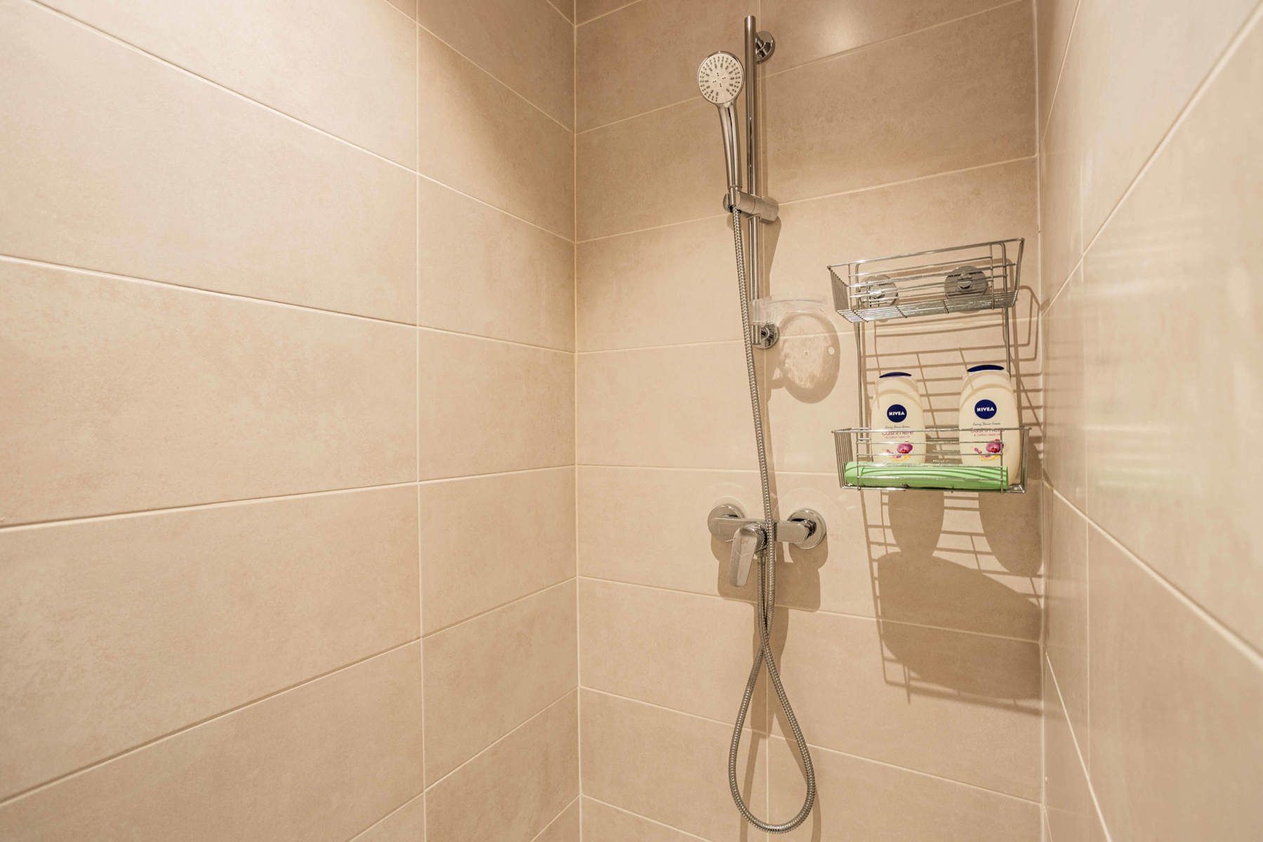 Recent, luxe penthouse met panoramisch terras foto 17