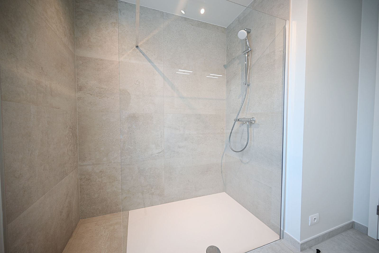 Ruime nieuwbouw woning met garage! foto 7
