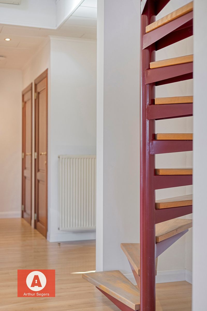 Ruim & energiezuinig appartement mét ruime beneden-berging. foto 21